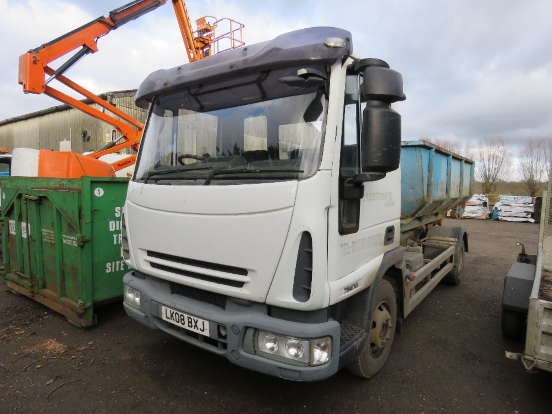 IVECO 75E18 EUROCARGO HL5 HOOK LOADER LORRY REG:LK08 BXJ WITH V5. MANUAL GEARBOX. 230,287 REC MILES. - Image 2 of 12