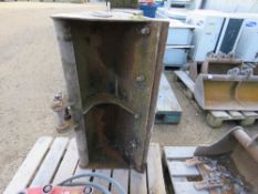 STRICKLAND 3FT WIDE GRADING BUCKET FOR MINI EXCAVATOR, 25MM PINS.
