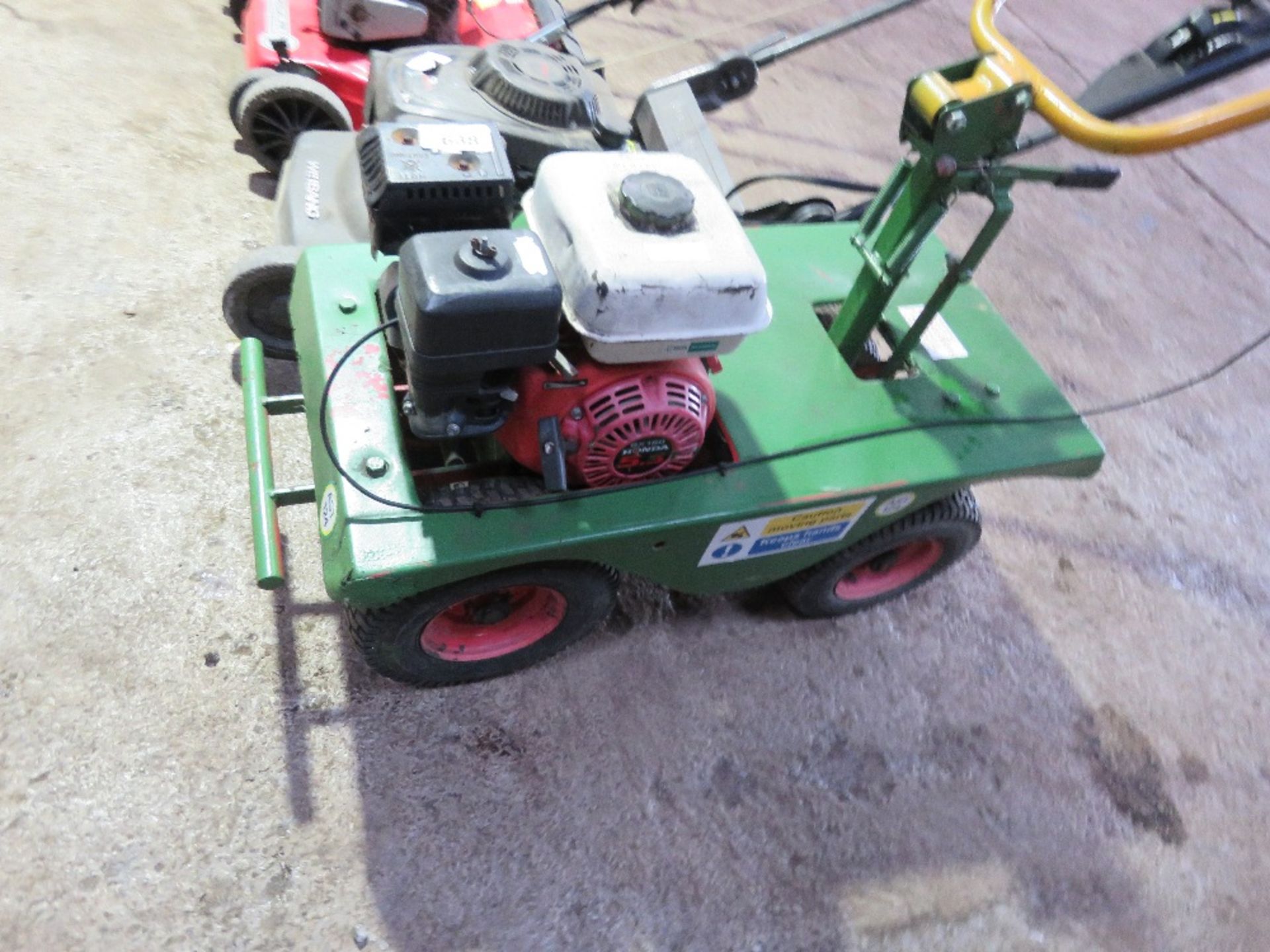 PETROL ENGINED TURF CUTTER. WHEN TESTED WAS SEEN TO RUN AND BLADE RECIPROCATED. THIS LOT IS SOLD - Image 2 of 4