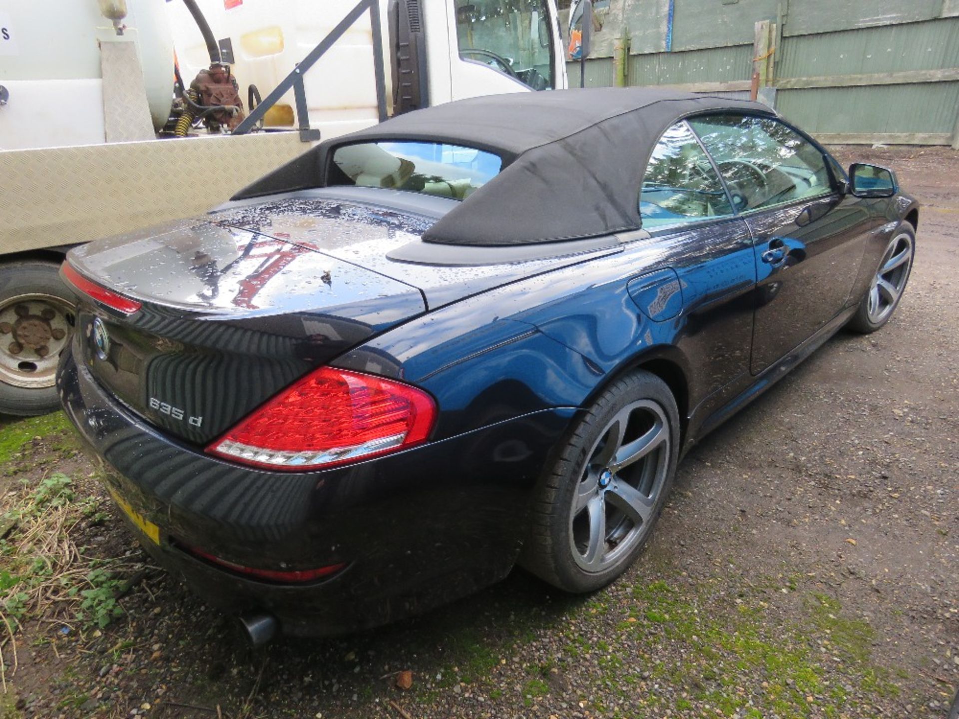 BMW 635D CONVERTABLE CAR REG:LM10 FXV. WITH V5 AND TEST UNTIL APRIL 2023. 175,835 REC MILES. DIESEL - Image 4 of 8