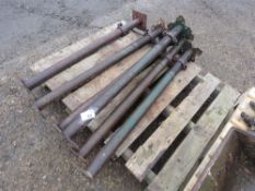 6 ACROW TYPE SUPPORT PROPS 3FT CLOSED LENGTH. THIS LOT IS SOLD UNDER THE AUCTIONEERS MARGIN SCHE