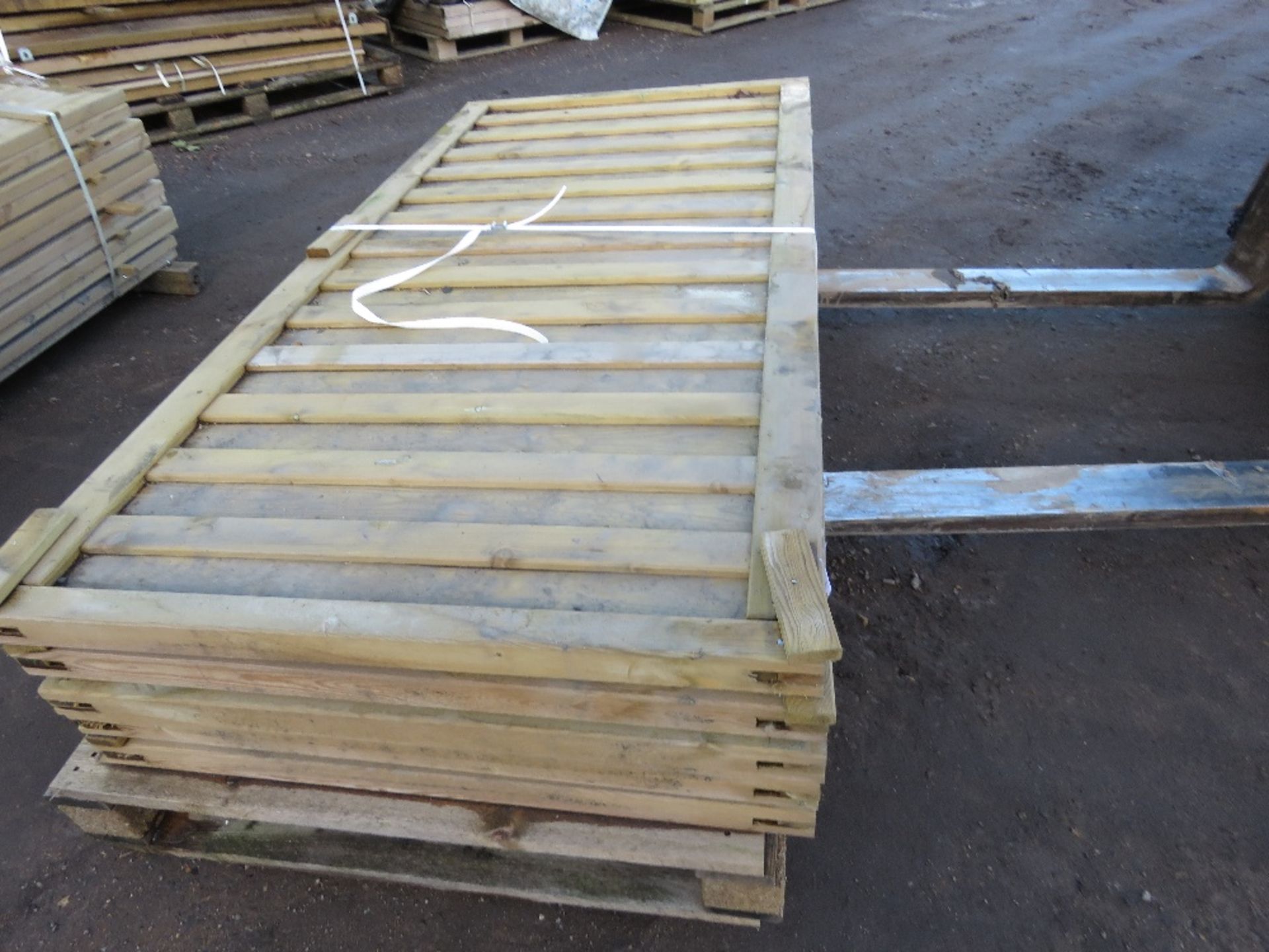 STACK OF 5NO ASSORTED WOODEN FENCE PANELS 92CM X 183CM APPROX. - Image 2 of 3