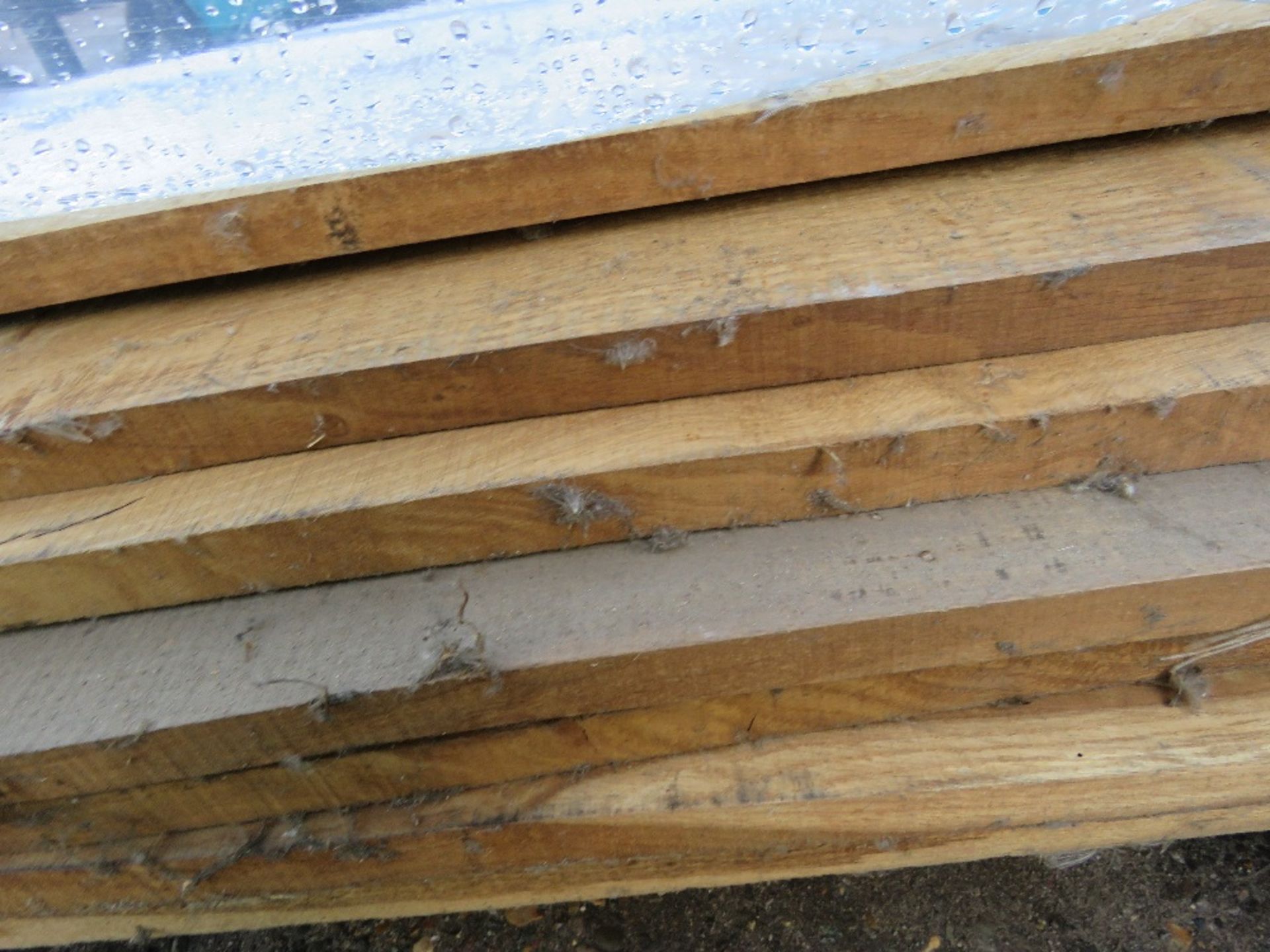 DRY STORED OAK PLANKS, 9-12FT LENGTH APPROX. THIS LOT IS SOLD UNDER THE AUCTIONEERS MARGIN SCHEME - Image 2 of 4