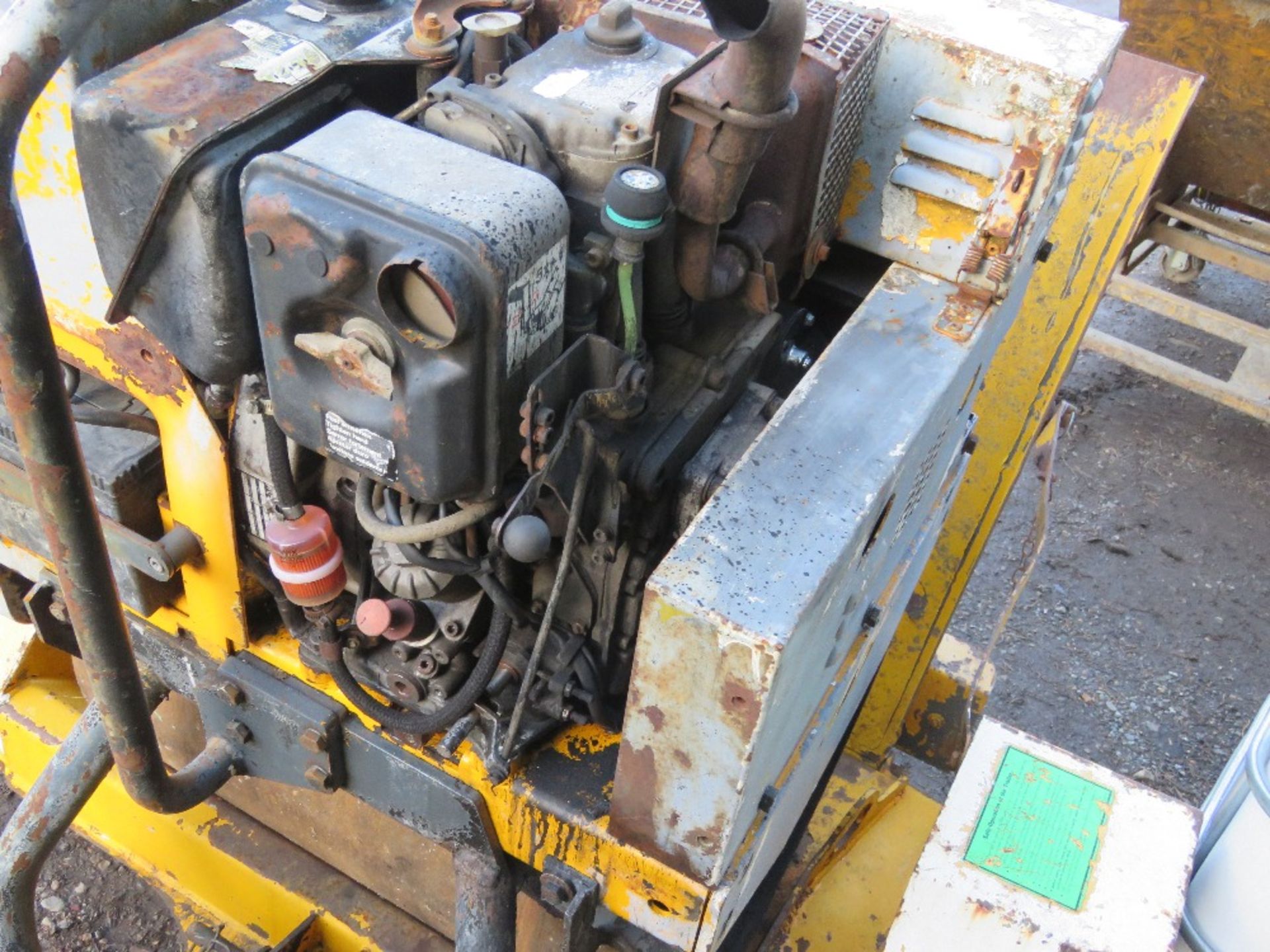 BENFORD MBR71 SINGLE DRUM ROLLER ON A TRAILER. WHEN TESTED WAS SEEN TO DRIVE, AND VIBRATE. NEW BATTE - Image 4 of 5