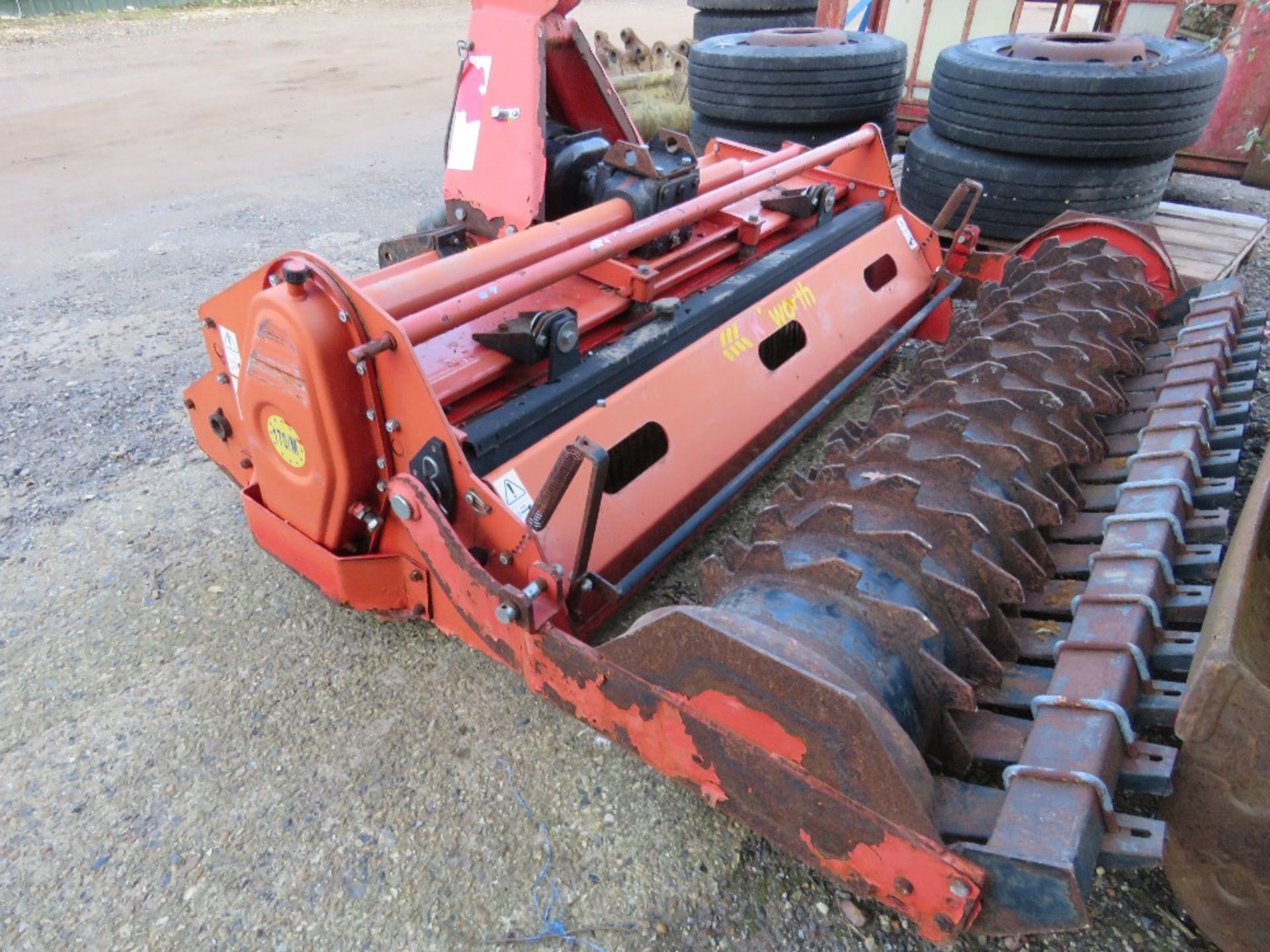 KILWORTH 170M TRACTOR MOUNTED STONE BURIER / ROTORVATOR, YEAR 2009 WITH REAR PACKER ROLLER. - Image 4 of 8