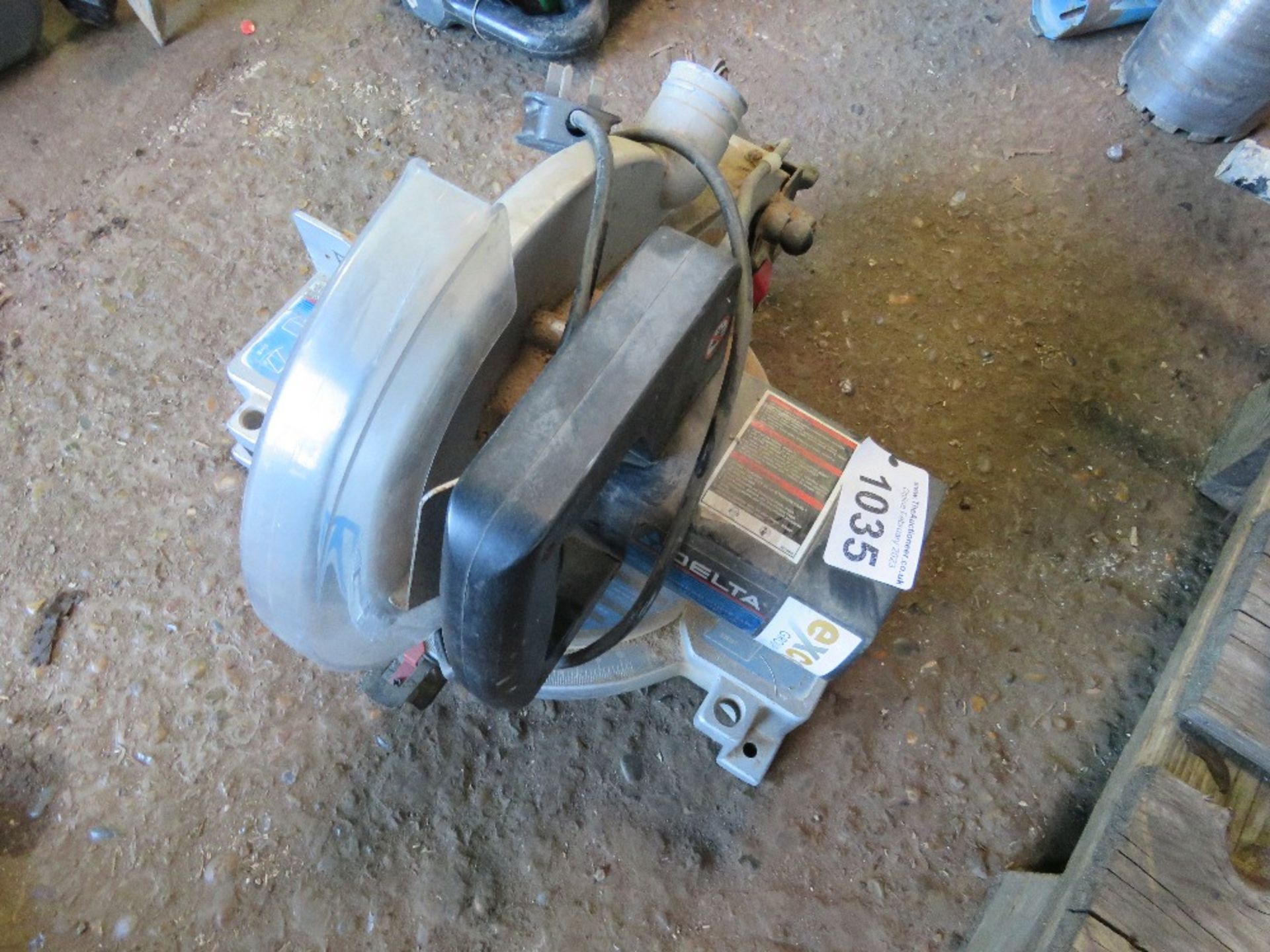 DELTA COMPAUND MITRE SAW, 240VOLT. SOURCED FROM COMPANY LIQUIDATION. THIS LOT IS SOLD UNDER THE AU - Image 2 of 5