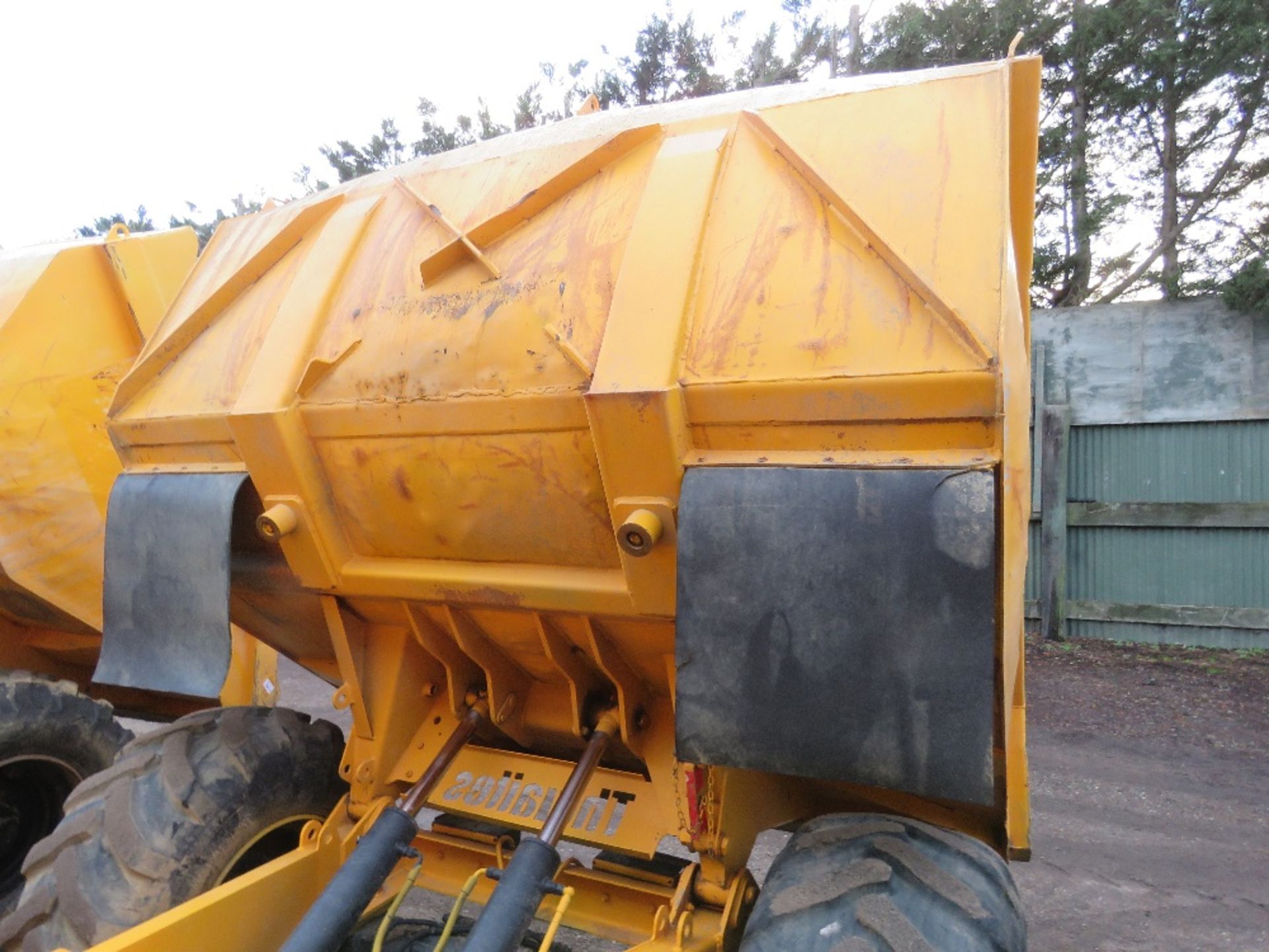 THWAITES 9 TONNE SITE DUMPER, YEAR 2011 BUILD. 3830 REC HOURS. REG: LP11TKO WITH V5. SN:SLCM590Z1108 - Image 4 of 12