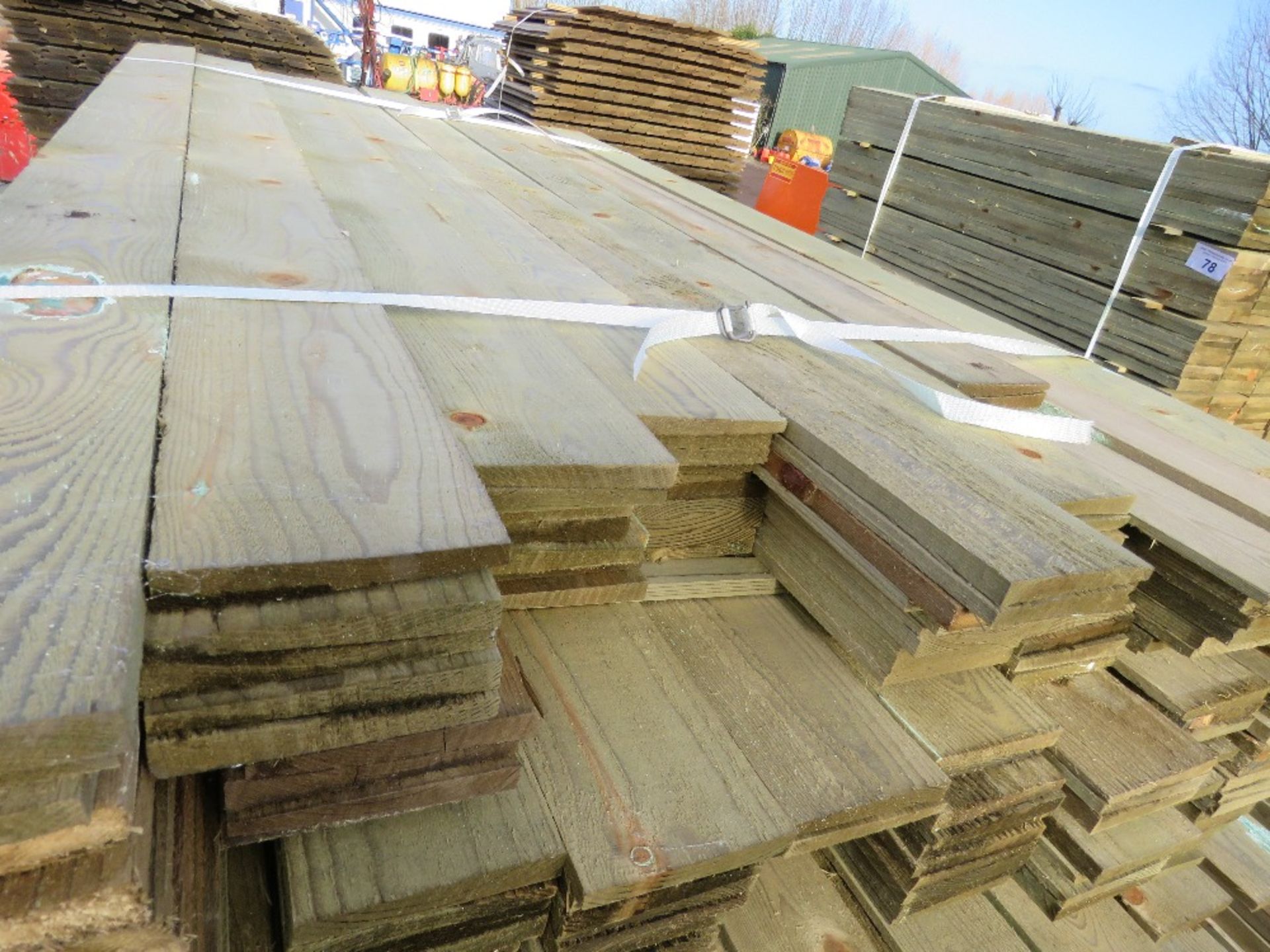 LARGE PACK OF FEATHER EDGE PRESSURE TREATED CLADDING BOARDS. 1.65-1.9M MIXED LENGTH X 100MM WIDTH AP - Image 3 of 3