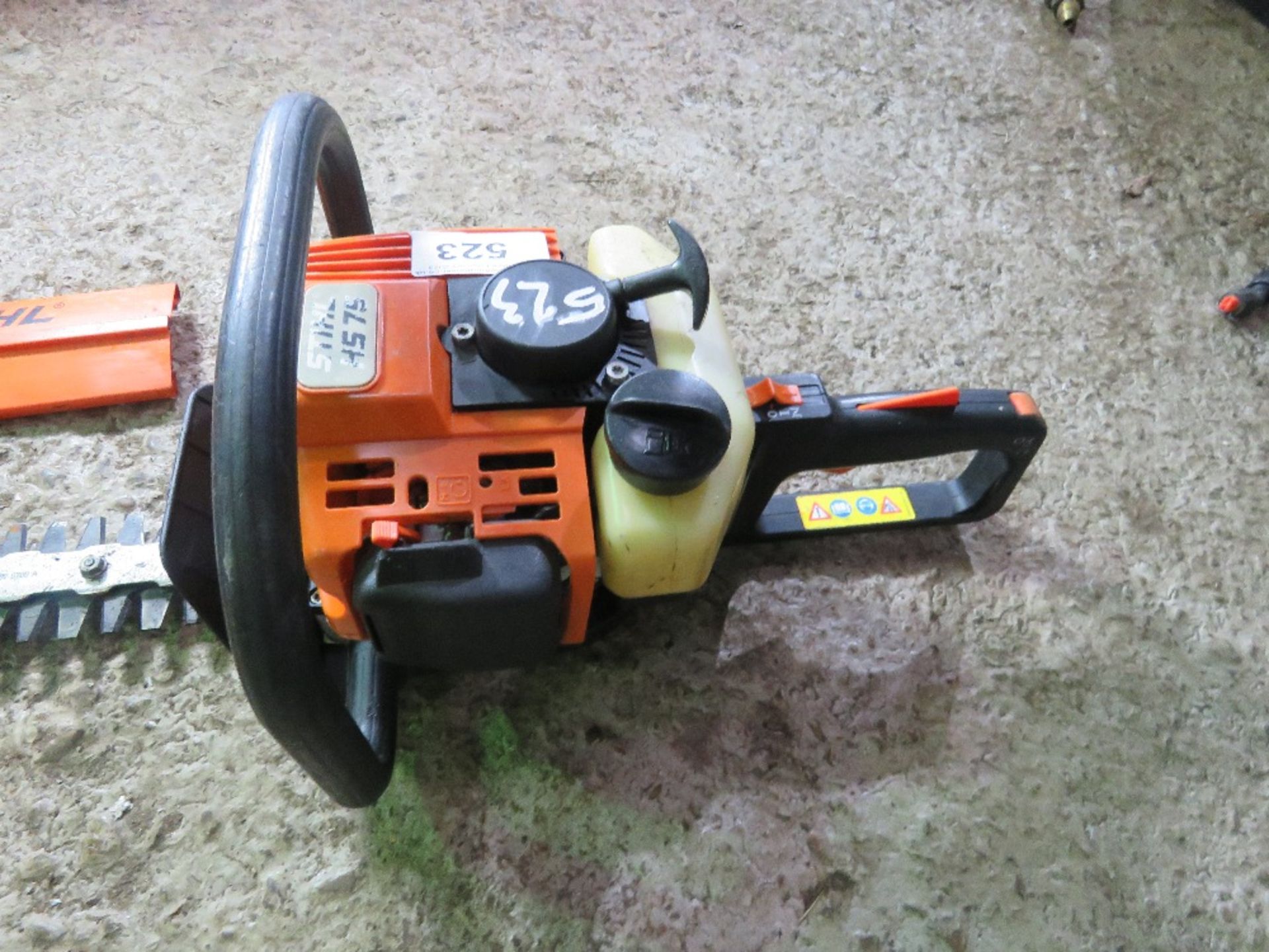 STIHL HS75 PETROL ENGINED HEDGE CUTTER. THIS LOT IS SOLD UNDER THE AUCTIONEERS MARGIN SCHEME, THE - Image 3 of 5