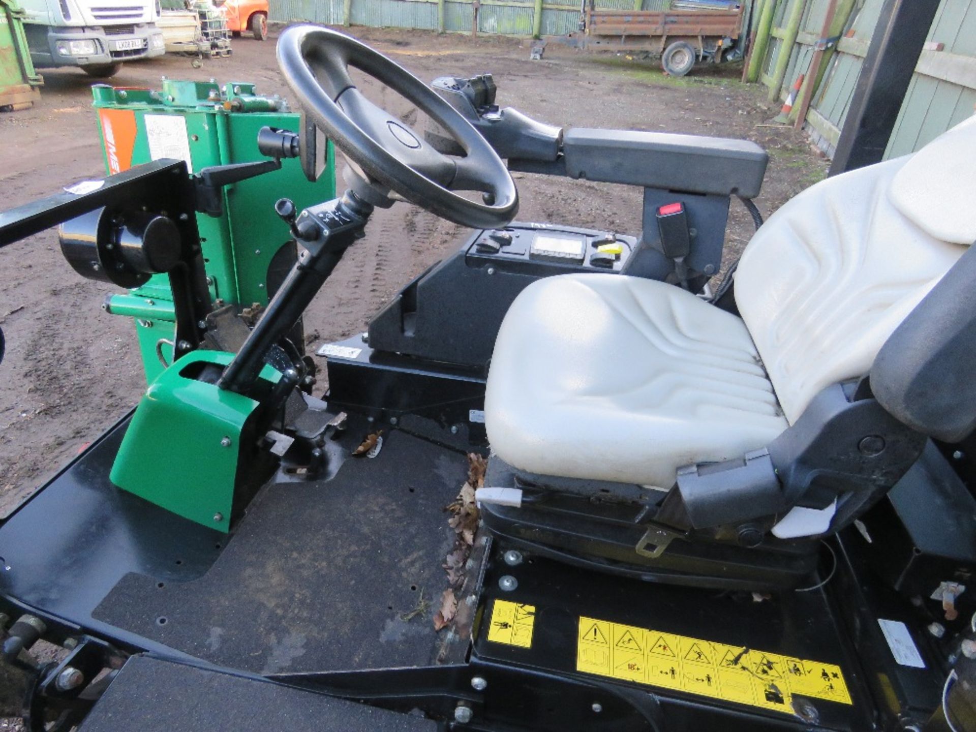 RANSOMES PARWAY 3 TRIPLE RIDE ON MOWER WITH METEOR FLAIL HEADS REG: NX18 BJE WITH V5. PREVIOUS COUNC - Image 7 of 10