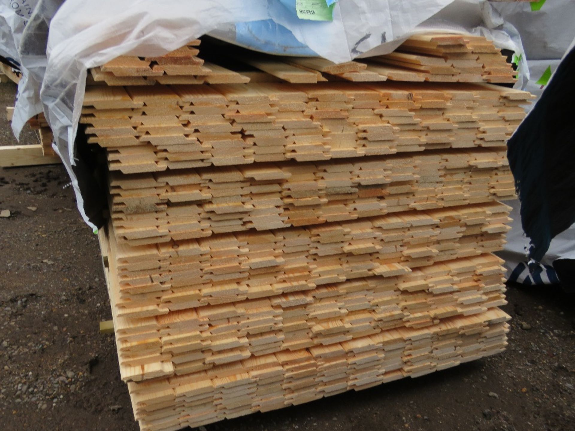 2 X LARGE PACKS OF UNTREATED SHIPLAP FENCE TIMBER CLADDING BOARDS: 1.73M LENGTH 100MM WIDTH APPROX. - Image 3 of 4