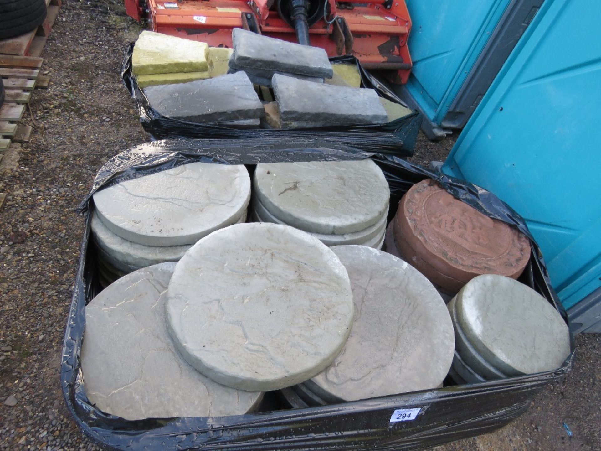 2 X LARGE PALLETS OF DECORATIVE PAVING SLABS. THIS LOT IS SOLD UNDER THE AUCTIONEERS MARGIN SCHEM