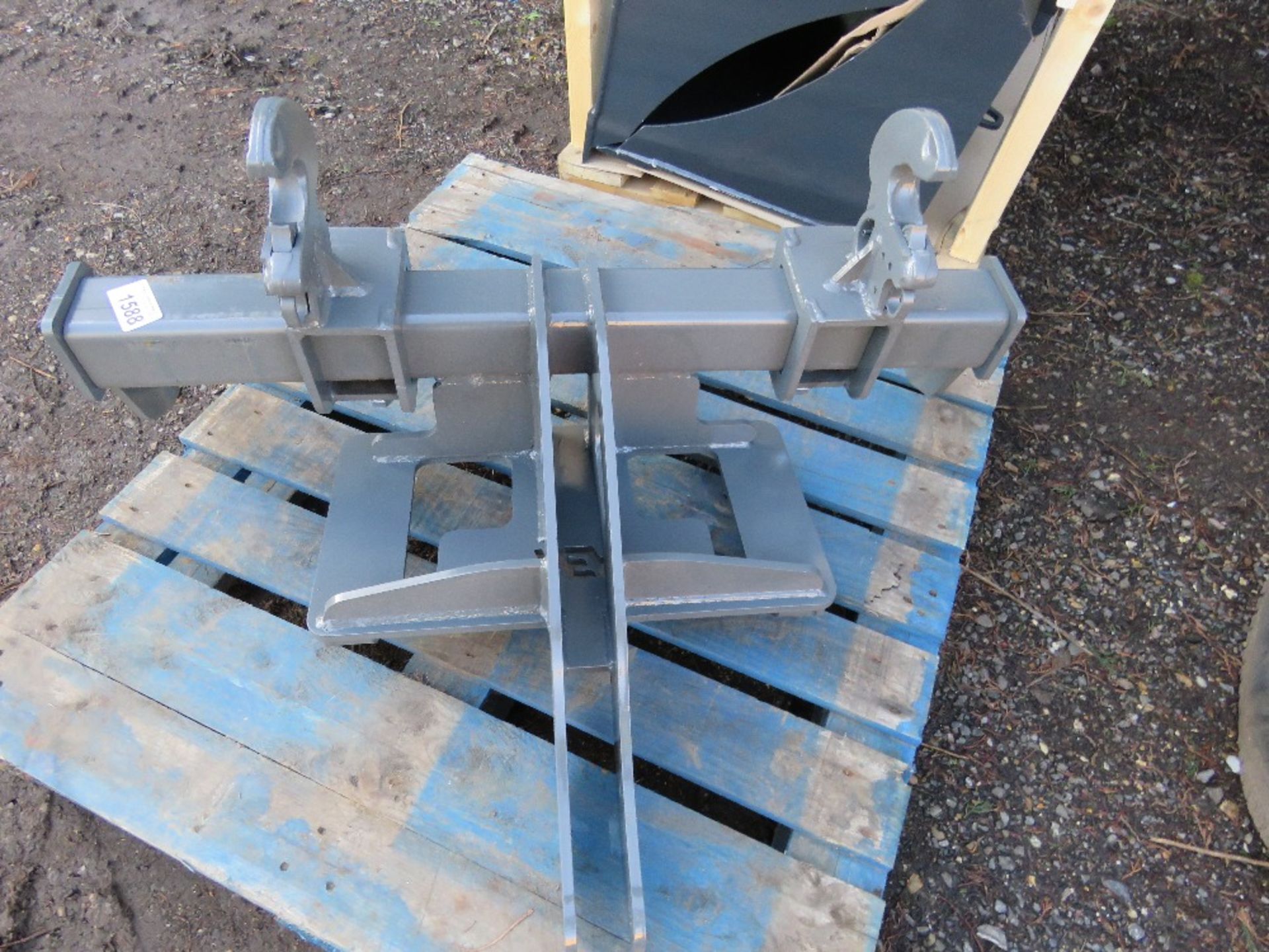 HEF TRACTOR IMPLEMENT 3 POINT LINKAGE ADAPTER UNIT WITH BRACKETS TO FIT AVANT, MULTI ONE OR NORCAR
