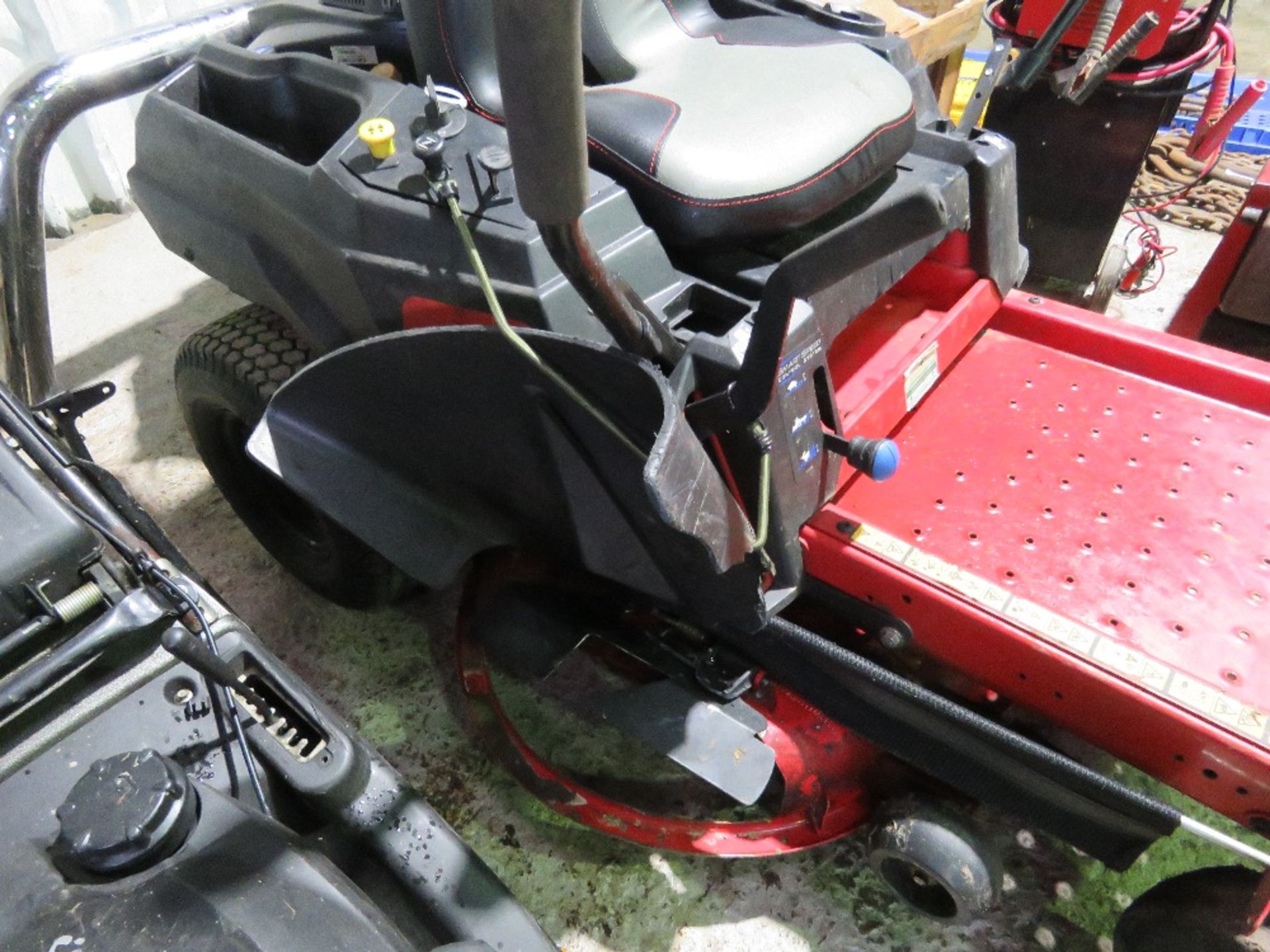 TORO TIMECUTTER ZERO TURN RIDE ON MOWER WITH 22.5HP PETROL ENGINE, YEAR 2022 BUILD. DIRECT FROM LOCA - Image 5 of 11