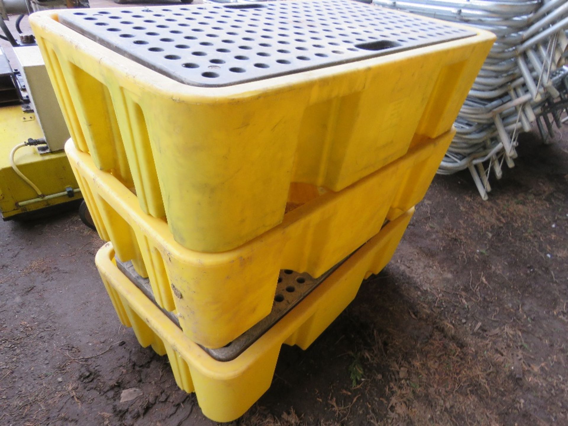 3 X PLASTIC DRIP TRAYS / DRUM STANDS. COMPANY LIQUIDATION STOCK. THIS LOT IS SOLD UNDER THE AUCTIO - Image 3 of 3