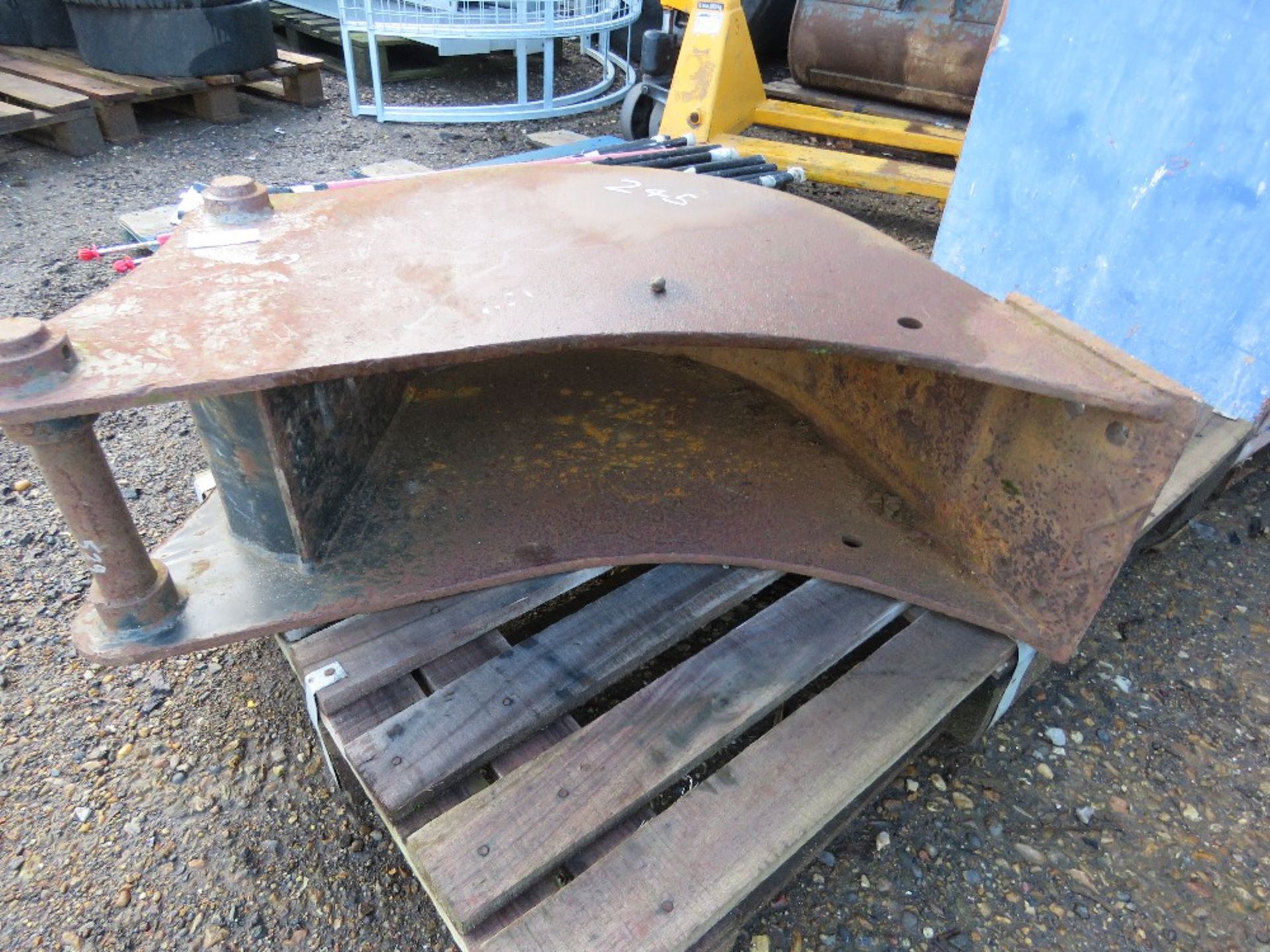 1 X EXCAVATOR BUCKET ON 45MM PINS. 12" WIDTH APPROX. - Image 2 of 2