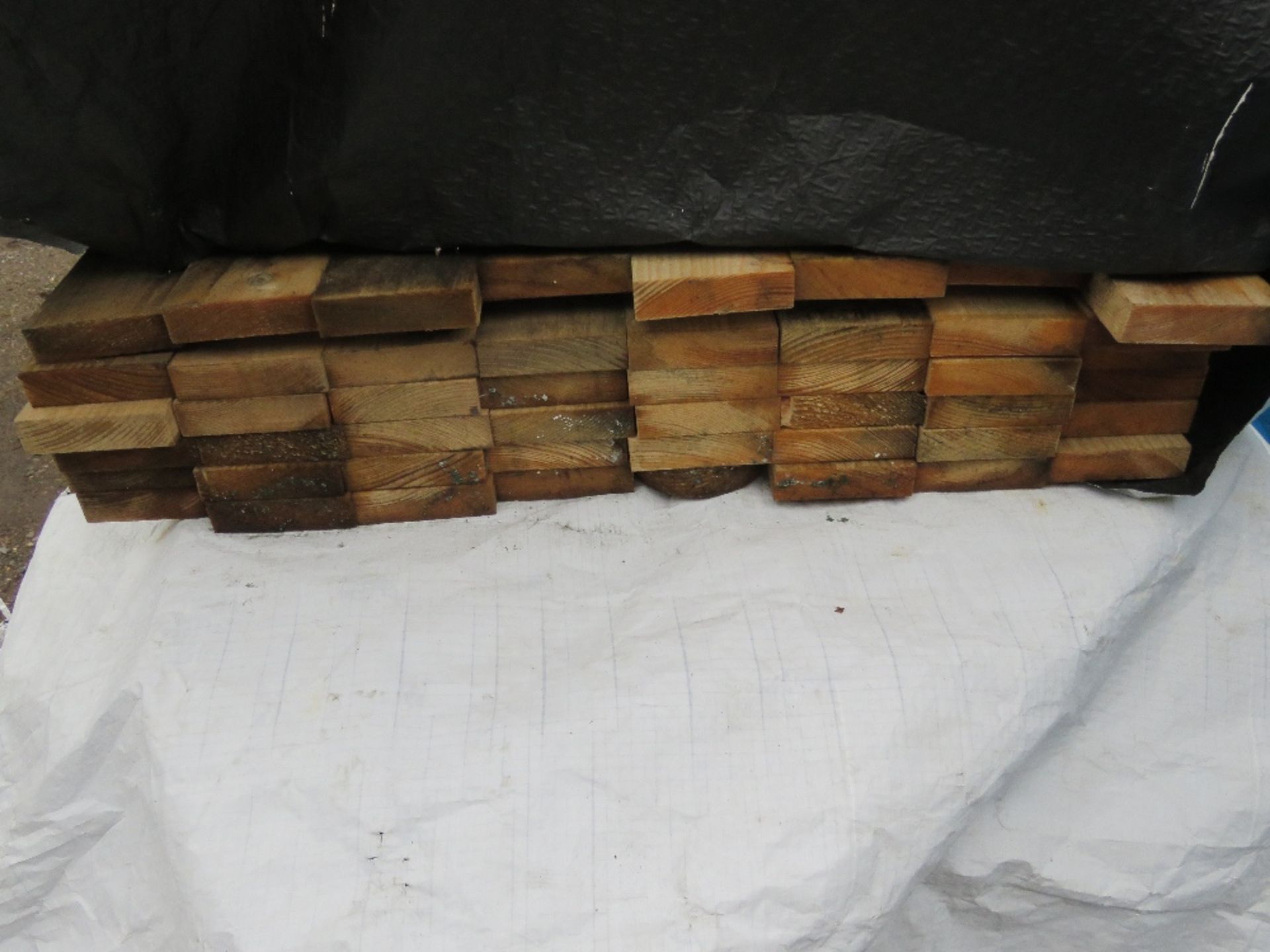 STACK OF 4 SMALL BUNDLES OF ASSORTED FENCING TIMBERS, 1.8M LENGTH APPROX. - Image 6 of 6