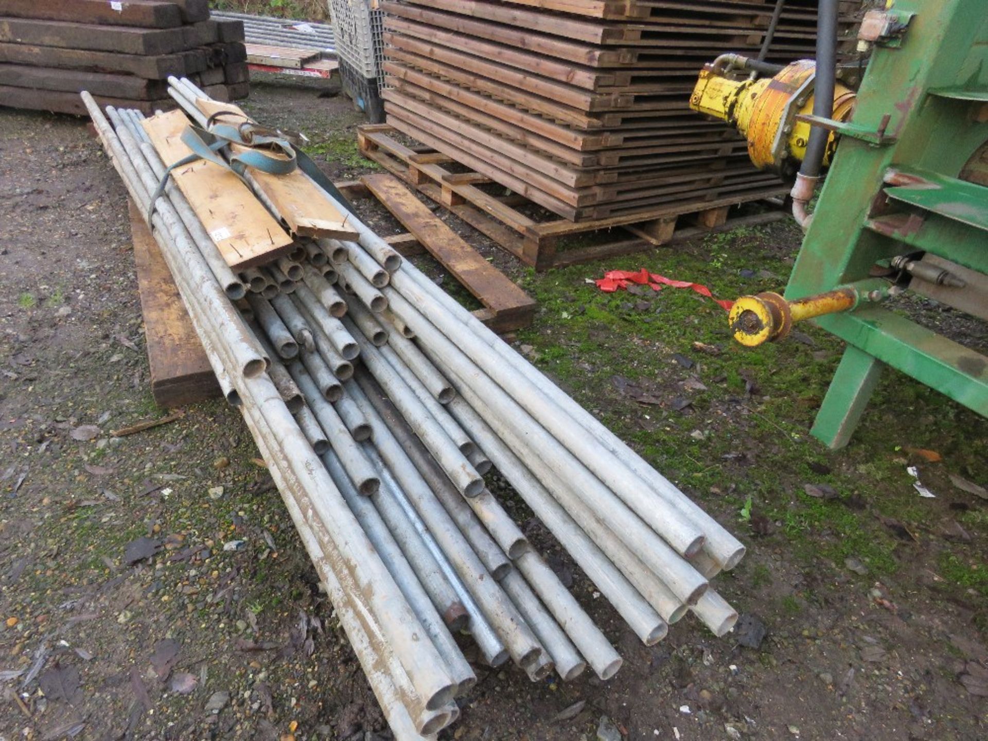 BUNDLE OF SCAFFOLD TUBES 5-13FT LENGTH APPROX. THIS LOT IS SOLD UNDER THE AUCTIONEERS MARGIN SCHE