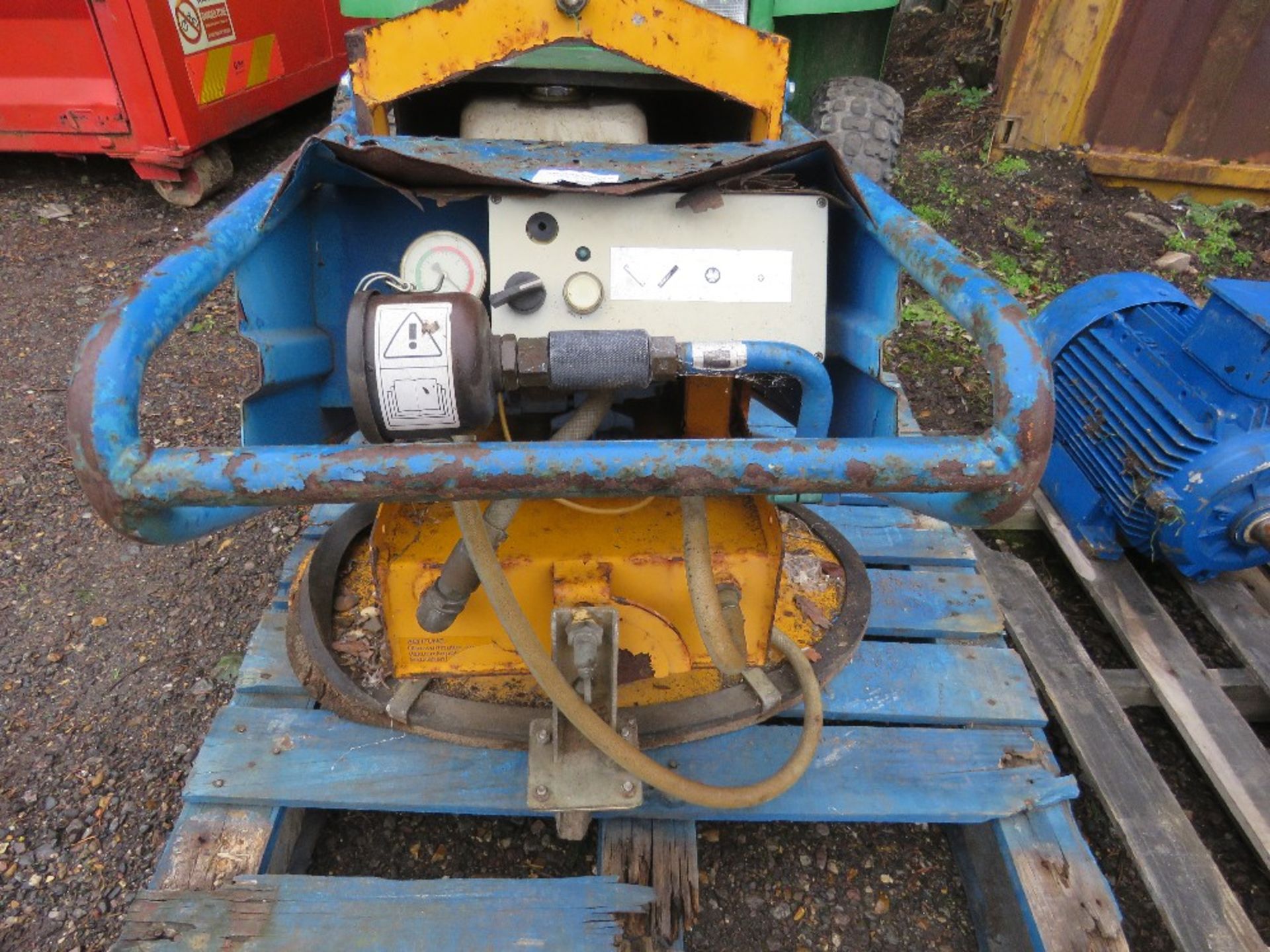 PROBST HONDA ENGINED SUCTION SLAB LIFTING BARROW. THIS LOT IS SOLD UNDER THE AUCTIONEERS MARGIN S - Image 2 of 7