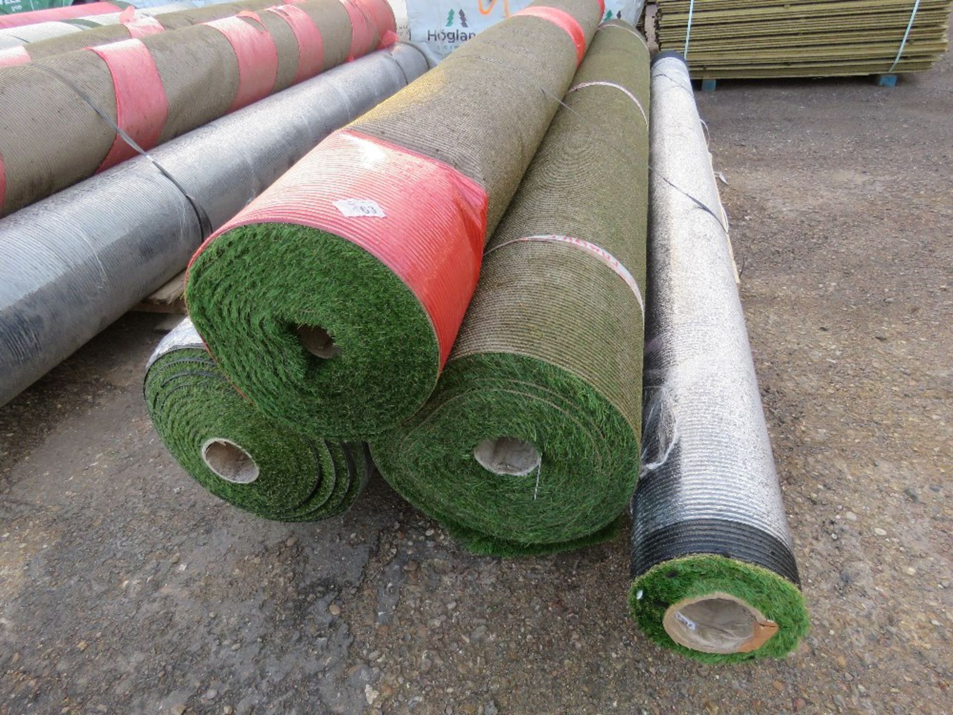 4 X ROLLS OF ARTIFICIAL GRASS / ASTRO TURF, 4M WIDTH. THIS LOT IS SOLD UNDER THE AUCTIONEERS MAR