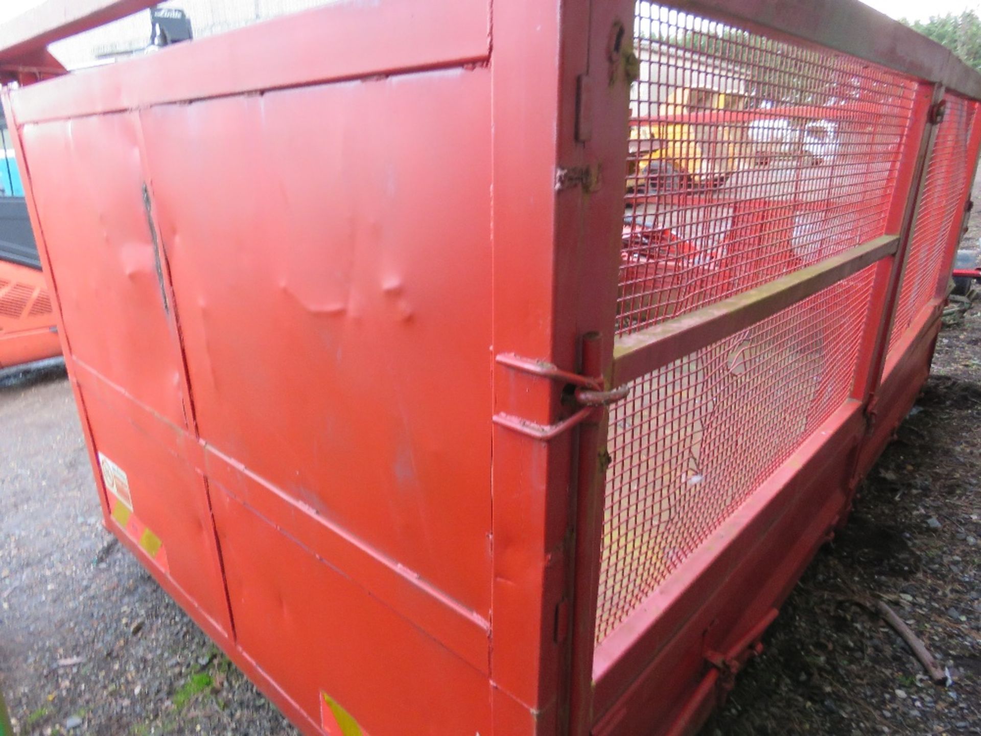 HL5 HOOK LOADER BIN WITH DROP SIDES AND MESH CAGE TOP. SIDE LOADING DOOR PLUS FULL WIDTH REAR DOOR. - Image 6 of 7