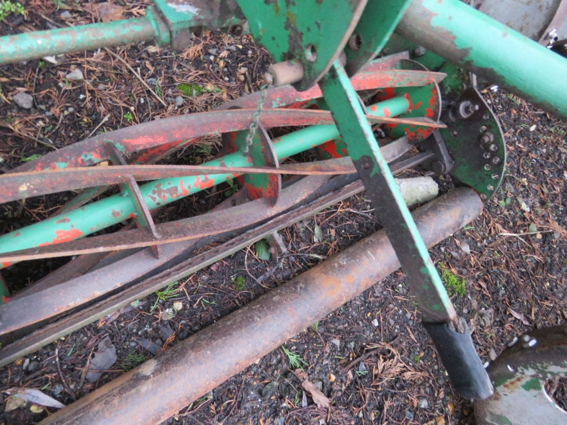 TRACTOR MOUNTED WHEEL DRIVEN TOWED GAND MOWERS 8FT WIDTH APPROX. - Image 2 of 5