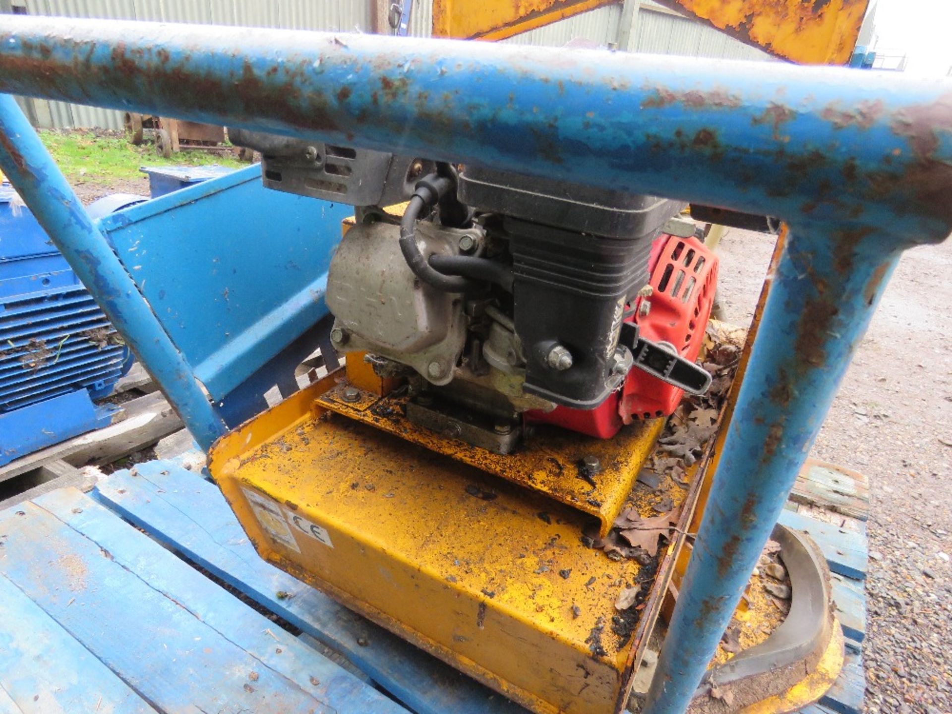 PROBST HONDA ENGINED SUCTION SLAB LIFTING BARROW. THIS LOT IS SOLD UNDER THE AUCTIONEERS MARGIN S - Image 7 of 7