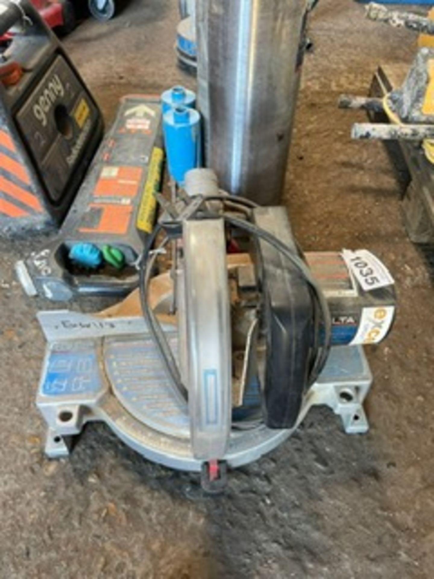 DELTA COMPAUND MITRE SAW, 240VOLT. SOURCED FROM COMPANY LIQUIDATION. THIS LOT IS SOLD UNDER THE AU - Image 5 of 5