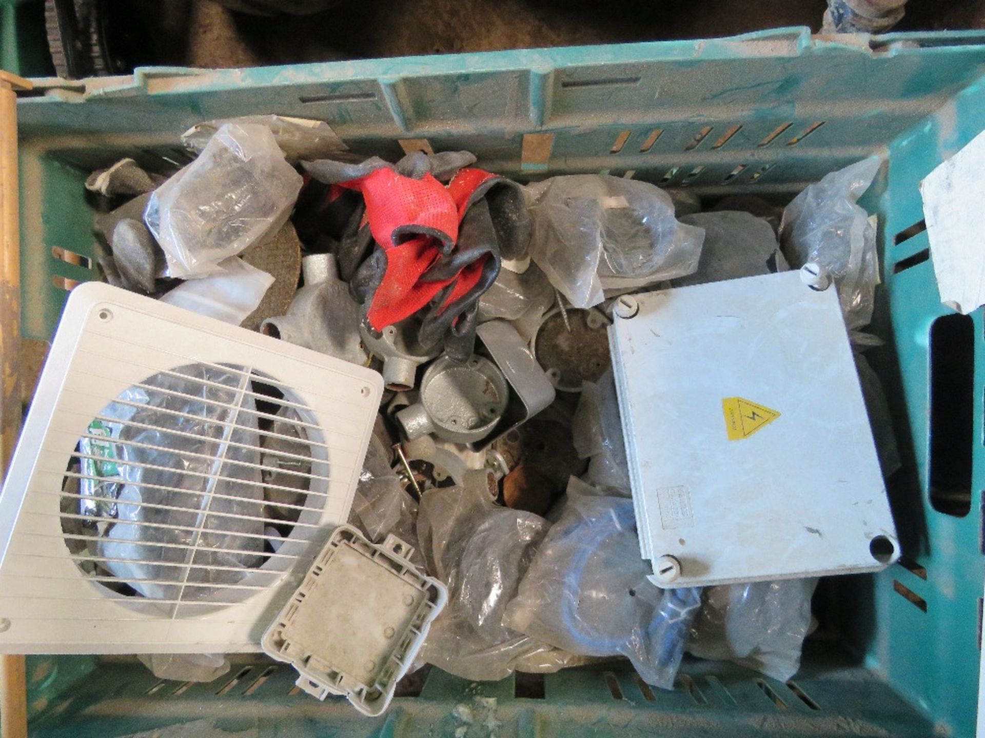 6 X BOXES OF ELECTRICAL ITEMS AND SUNDRIES. THIS LOT IS SOLD UNDER THE AUCTIONEERS MARGIN SCHEME, - Image 2 of 9