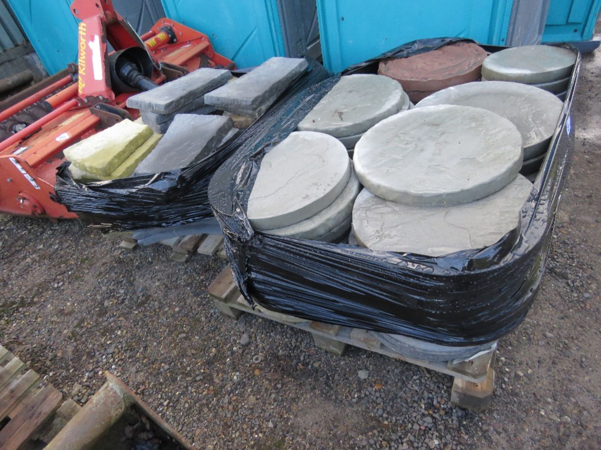 2 X LARGE PALLETS OF DECORATIVE PAVING SLABS. THIS LOT IS SOLD UNDER THE AUCTIONEERS MARGIN SCHEM - Image 2 of 5