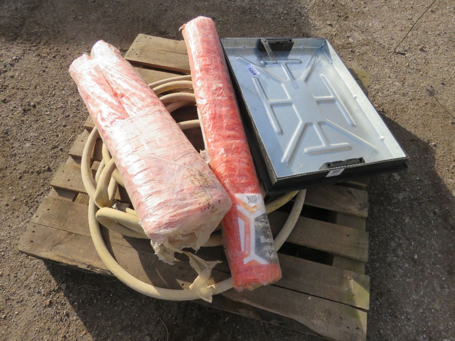 MANHOLE TOP, AIR HOSE PLUS 3 X SAFETY NETTING ROLLS. THIS LOT IS SOLD UNDER THE AUCTIONEERS MARGI