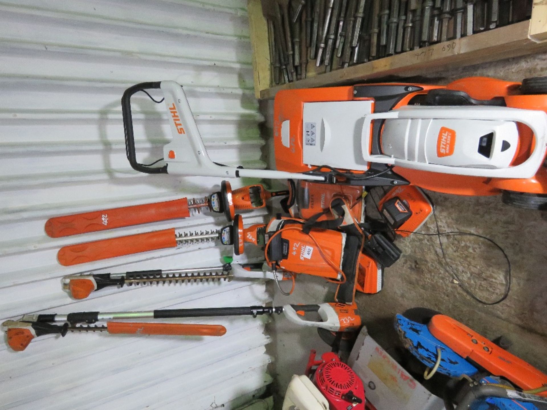 COMPREHENSIVE SET OF 5NO STIHL BATTERY LANDSCAPE MAINTENANCE TOOLS: LONG REACH HEDGE CUTTER, TELESCO - Image 10 of 10