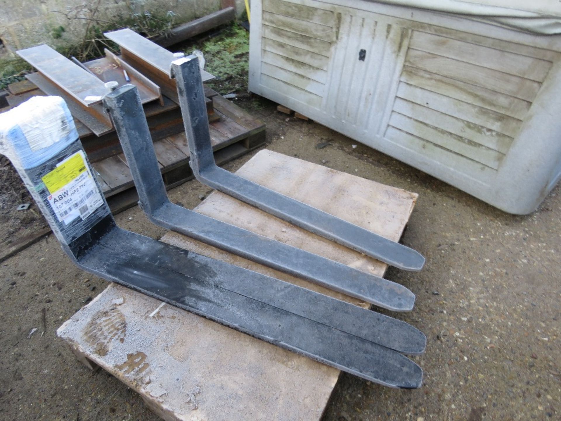 2 X PAIRS OF FORKLIFT TINES, 16" CARRIAGE, 1M AND 1.15M LENGTH APPROX. SOURCED FROM COMPANY LIQUIDAT - Image 2 of 4