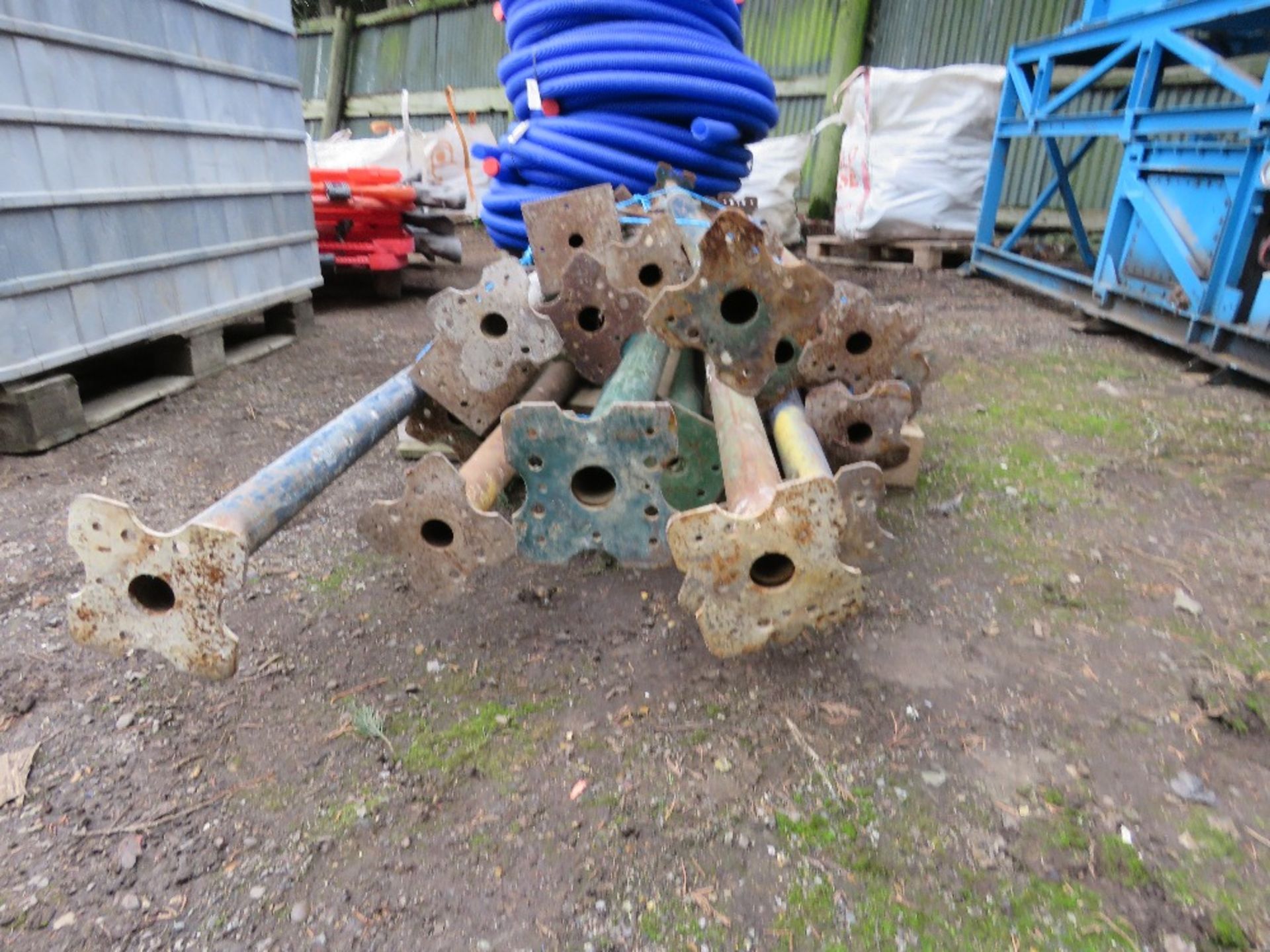 PALLET CONTAINING APPROXIMATELY 23NO ACROW TYPE SUPPORT PROPS. DIRECT FROM COMPANY LIQUIDATION. - Image 6 of 6