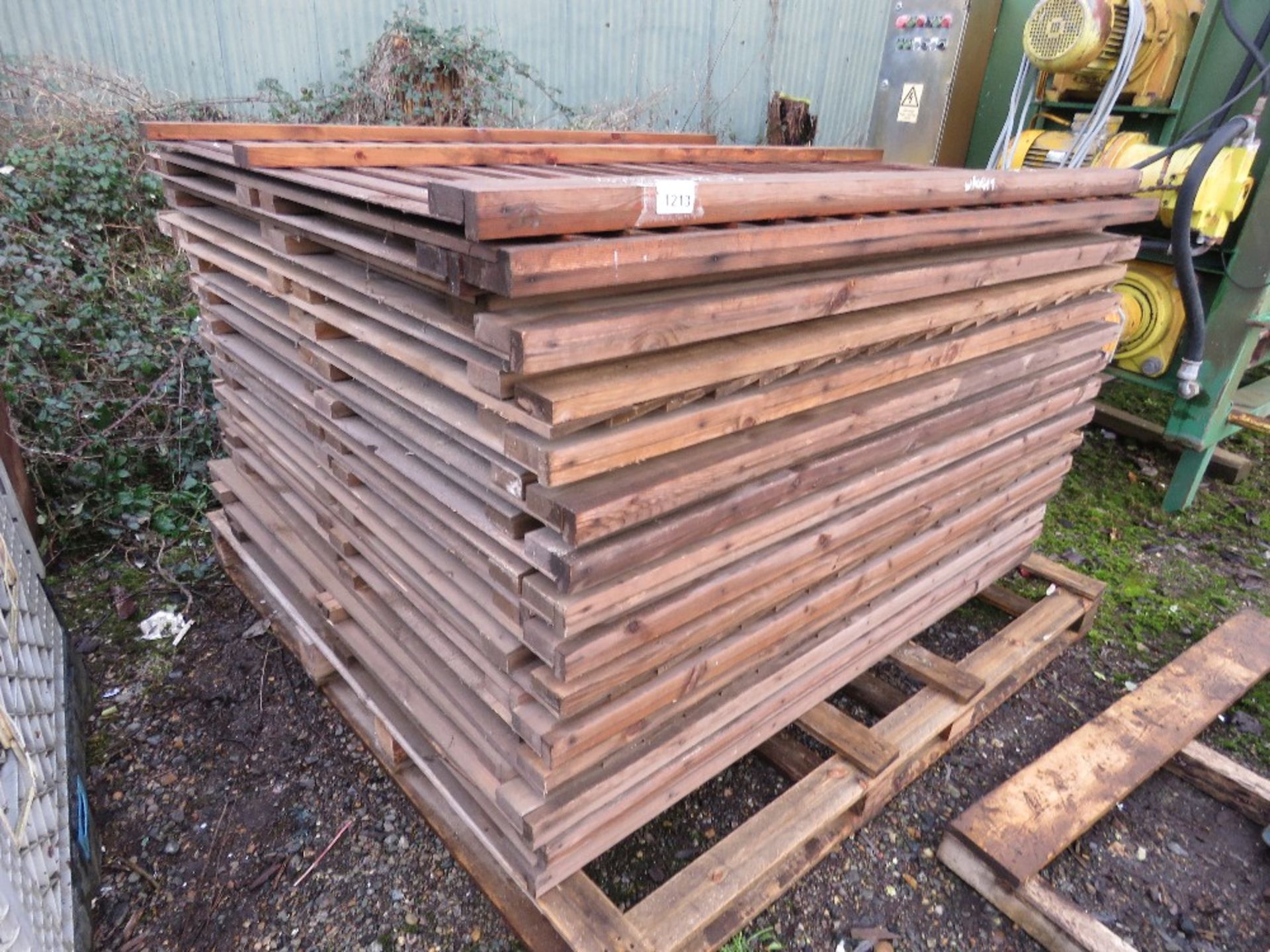 STACK OF APPROXIMATELY 28NO FEATHER EDGE FENCE PANELS 1.83M X 1.5M APPROX. THIS LOT IS SOLD UNDER