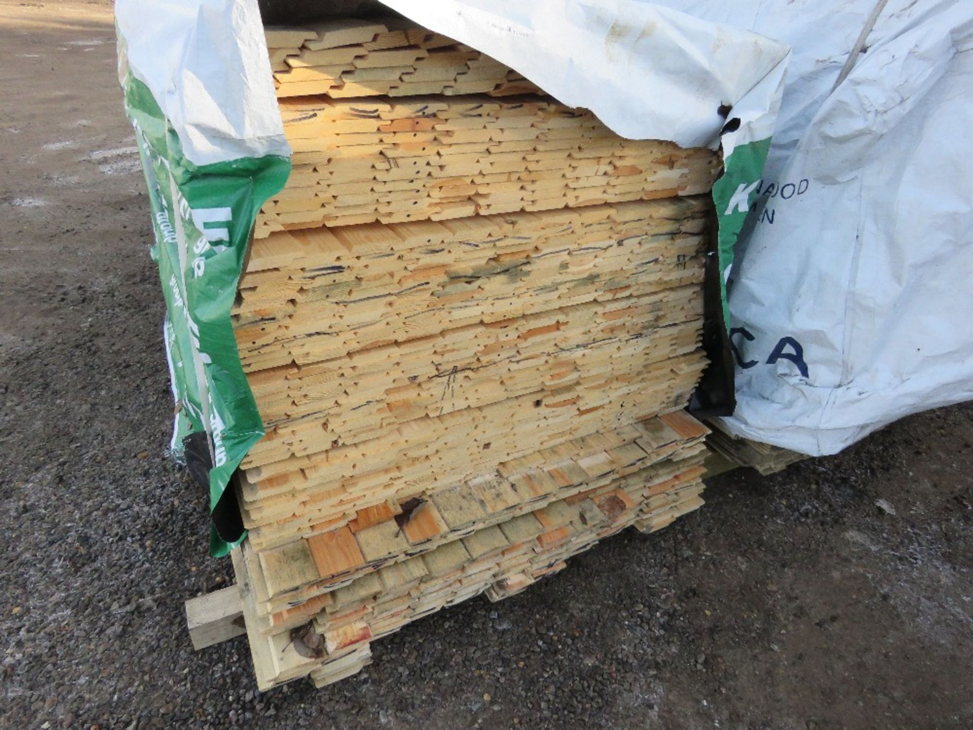 EXTRA LARGE PACK OF UNTREATED SHIPLAP FENCE CLADDING TIMBER BOARDS: 1.74M LENGTH X 100MM WIDTH APPRO