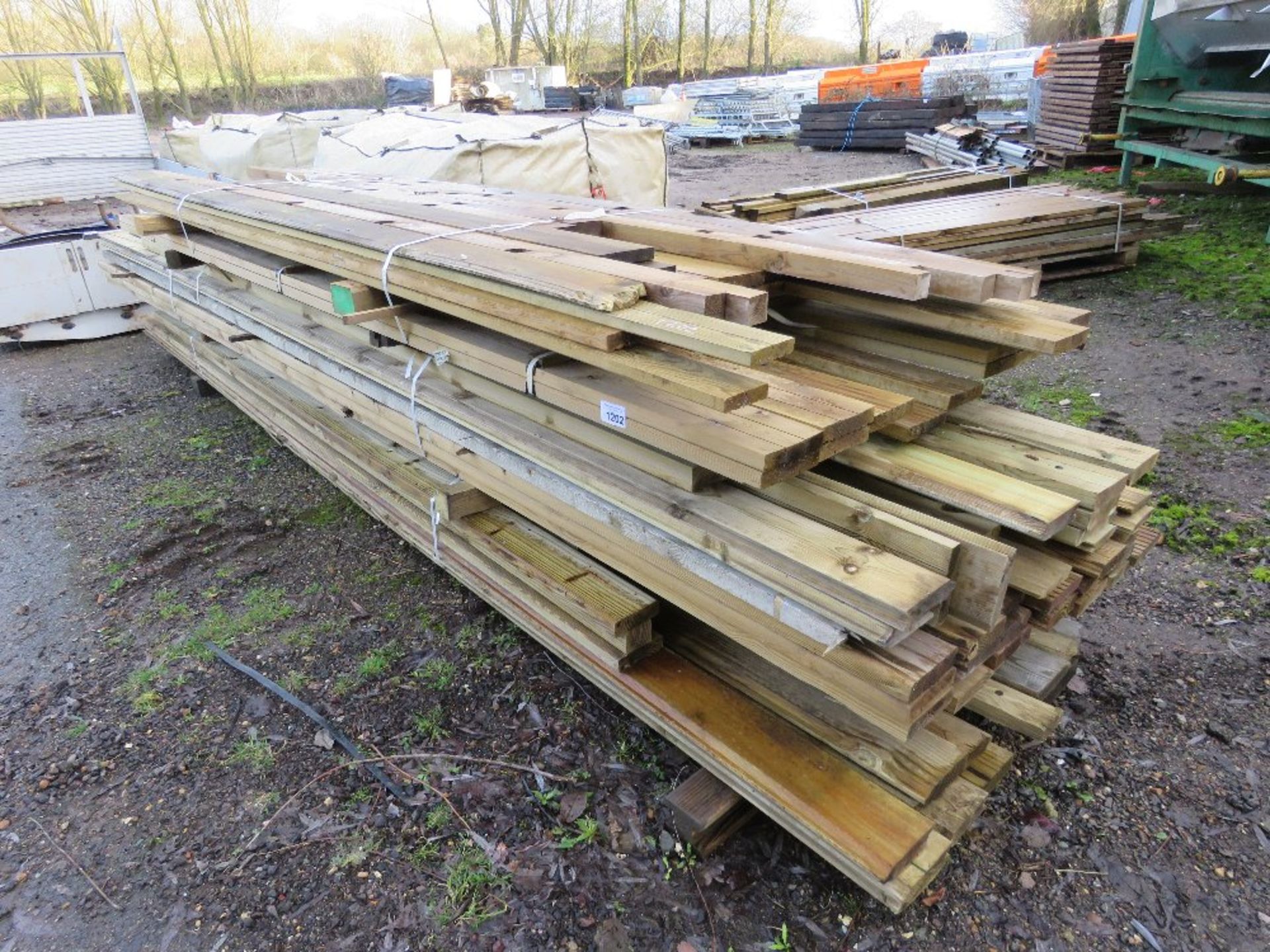 LARGE QUANTITY OF ASSORTED FENCING AND DECKING TIMBERS, 10-16FT LENGTH APPROX.