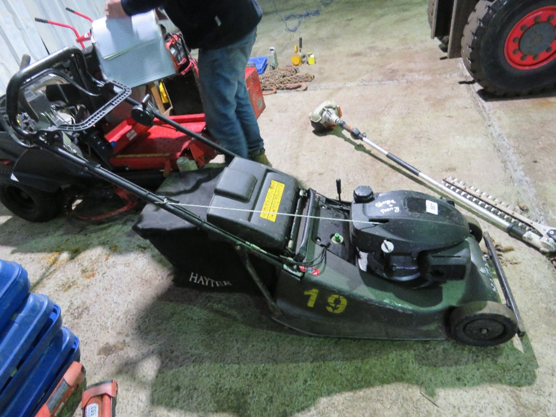 HAYTER HARRIER PROFESSIONAL MOWER WITH A COLLECTOR. WHEN TESTED WAS SEEN TO RUN AND DRIVE. . DIRECT