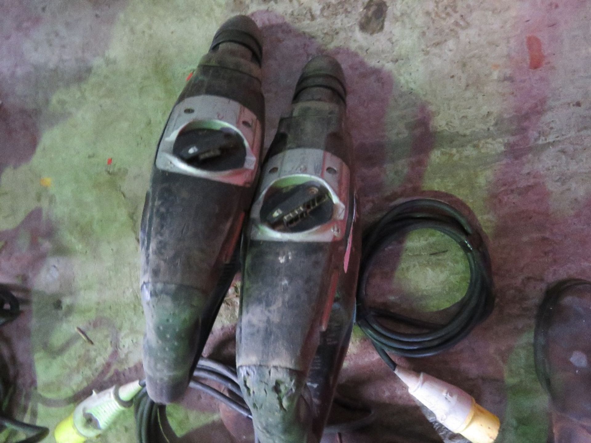 2 X MAKITA 110VOLT BREAKER DRILLS. THIS LOT IS SOLD UNDER THE AUCTIONEERS MARGIN SCHEME, THEREFOR - Image 3 of 4