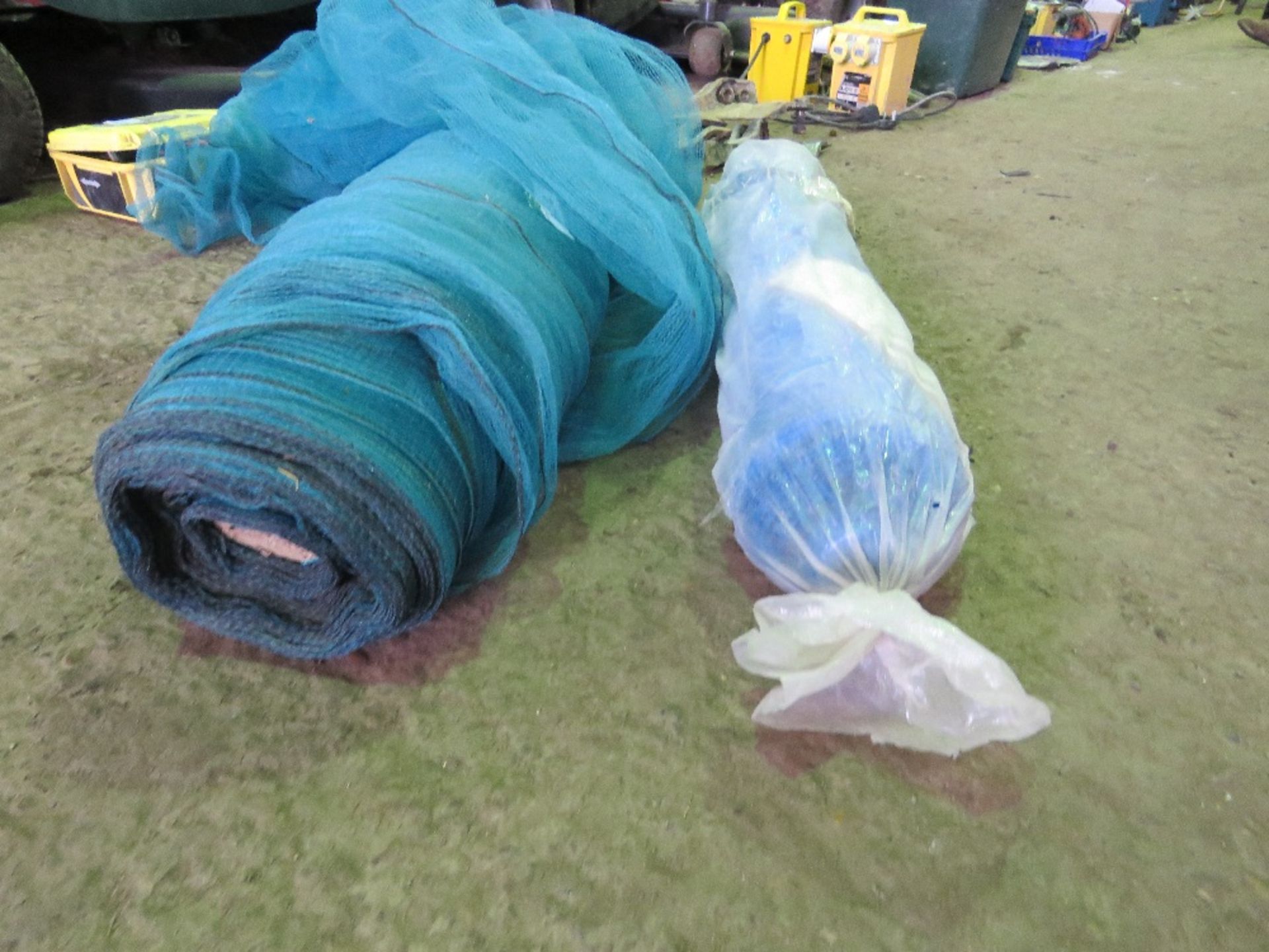 2 X ROLLS OF DEBRIS NETTING. COMPANY LIQUIDATION STOCK. THIS LOT IS SOLD UNDER THE AUCTIONEERS MAR - Image 2 of 3