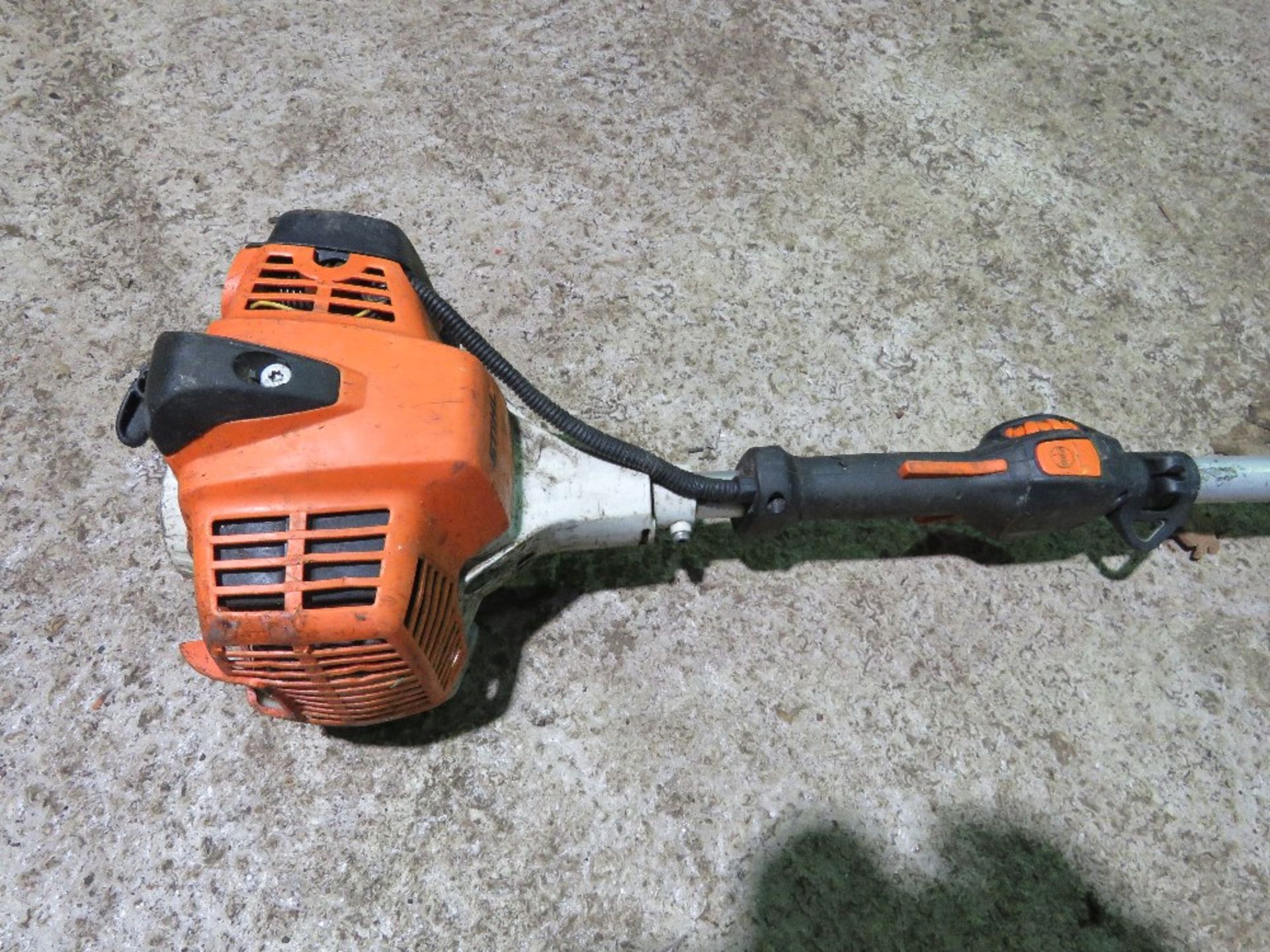 STIHL LONG REACH HEDGE CUTTER. DIRECT FROM LOCAL GROUNDS MAINTAINCE COMPANY HAVING RECENTLY CLOSED A - Image 3 of 6
