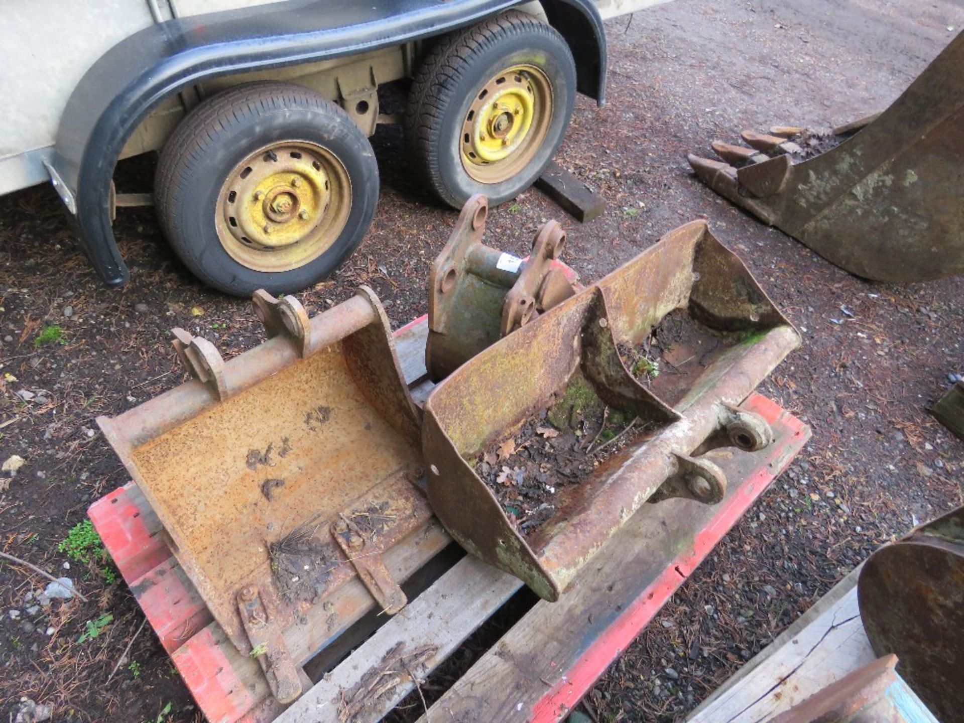 3 X MINI EXCAVATOR DIGGER BUCKETS, 30MM PINS APPROX. - Image 2 of 2