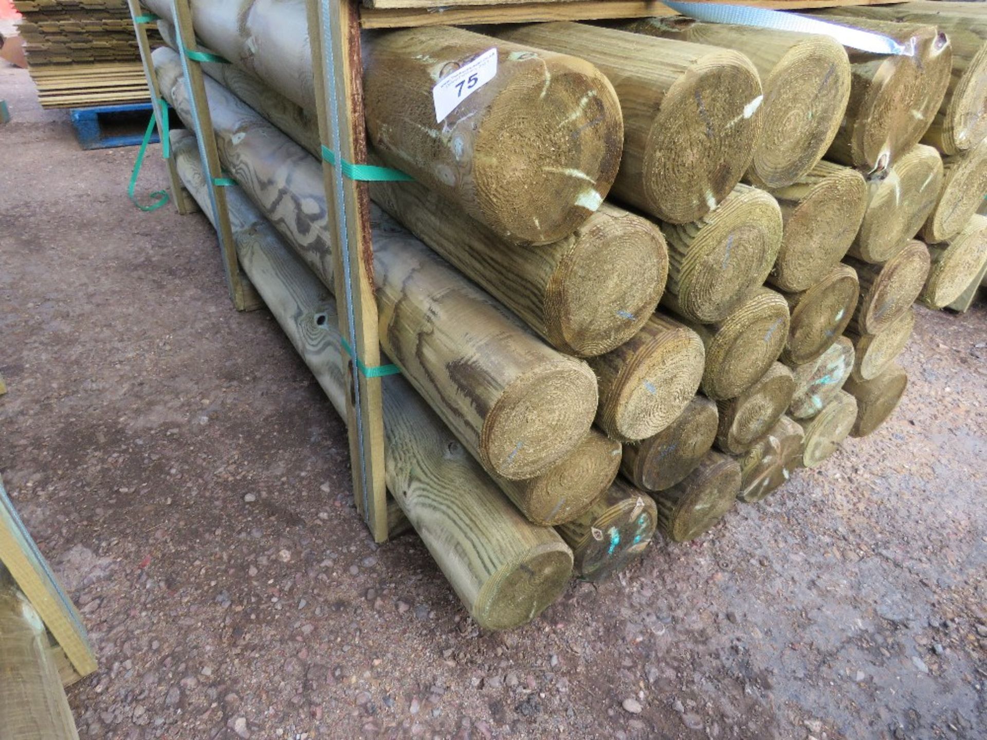 PACK OF 28NO HEAVY DUTY MACHINED TIMBER FENCE POSTS WITH A POINT, PRESSURE TREATED, 2.4M LENGTH X 15