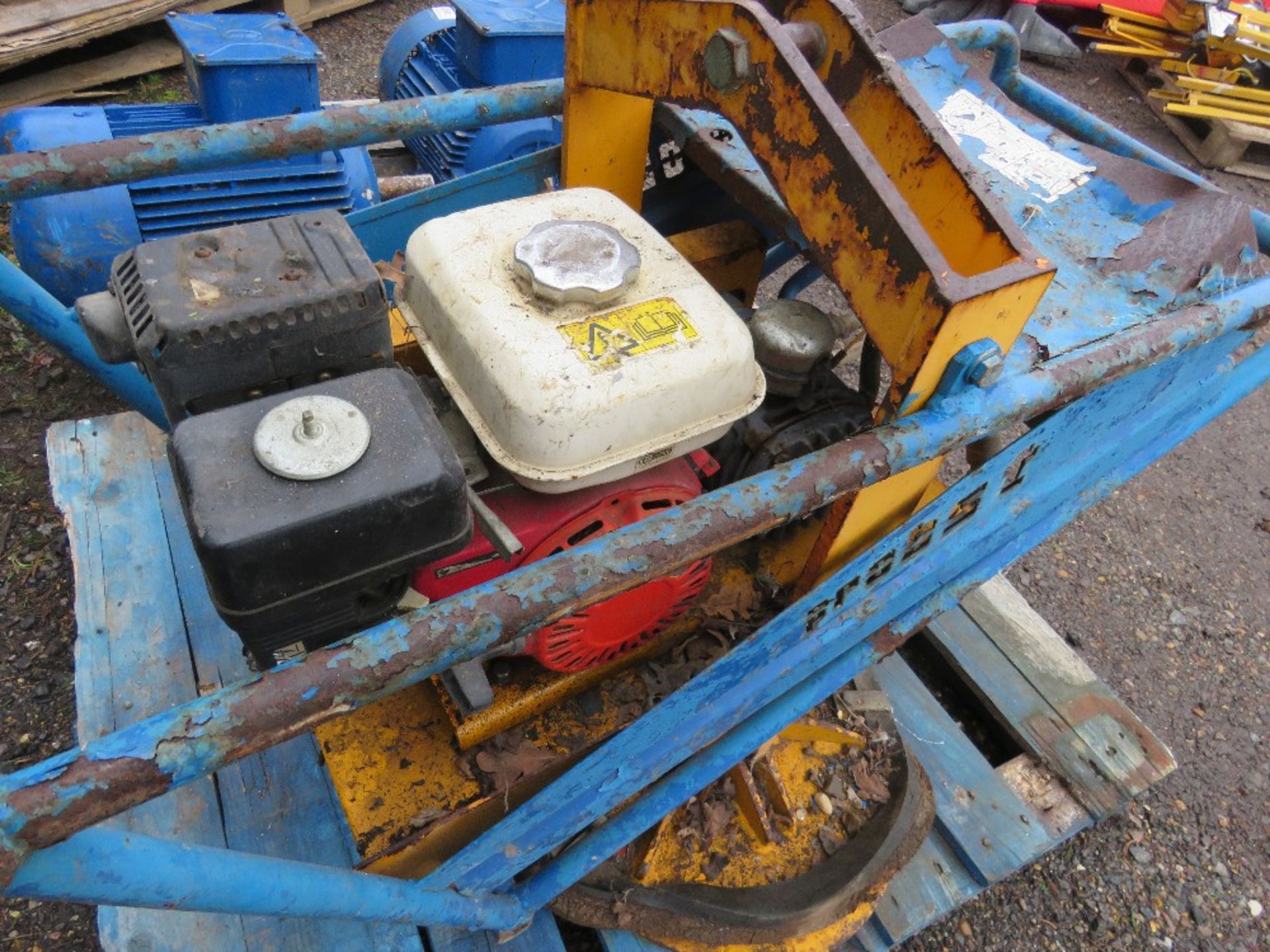 PROBST HONDA ENGINED SUCTION SLAB LIFTING BARROW. THIS LOT IS SOLD UNDER THE AUCTIONEERS MARGIN S - Image 4 of 7