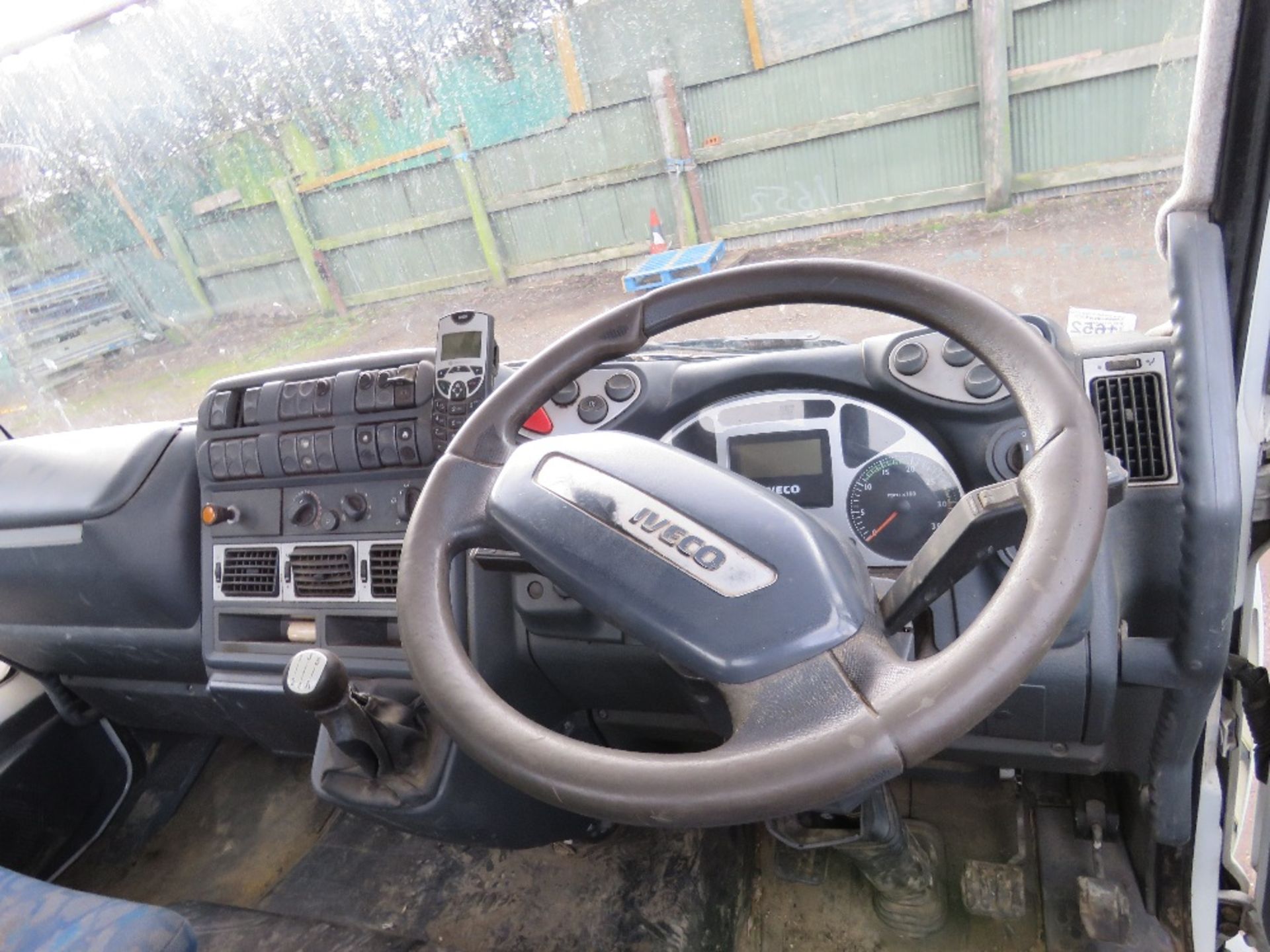 IVECO 75E18 EUROCARGO HL5 HOOK LOADER LORRY REG:LK08 BXJ WITH V5. MANUAL GEARBOX. 230,287 REC MILES. - Image 8 of 12