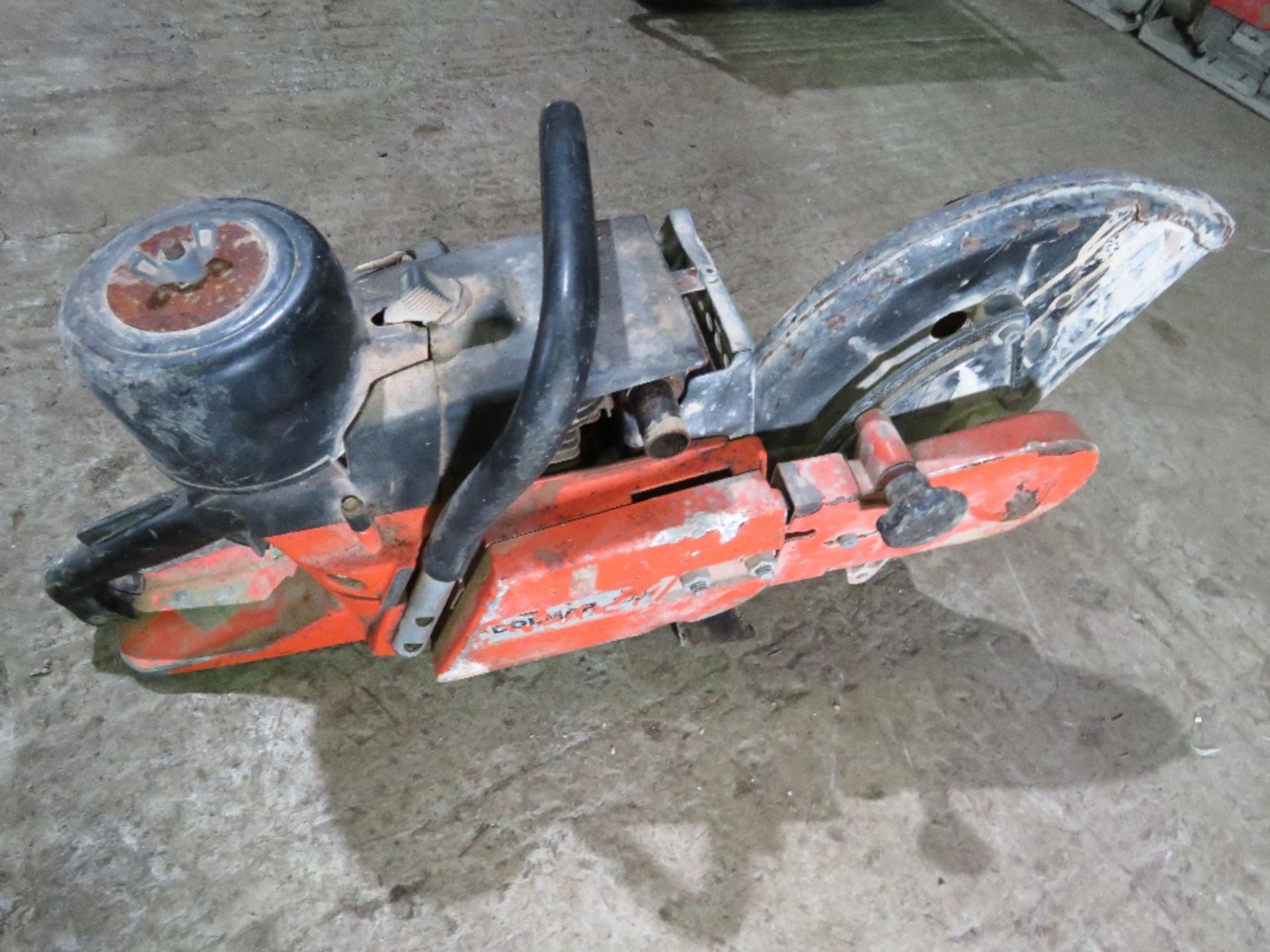 DOLMAR PETROL ENGINED SAW. THIS LOT IS SOLD UNDER THE AUCTIONEERS MARGIN SCHEME, THEREFORE NO VAT - Image 3 of 4