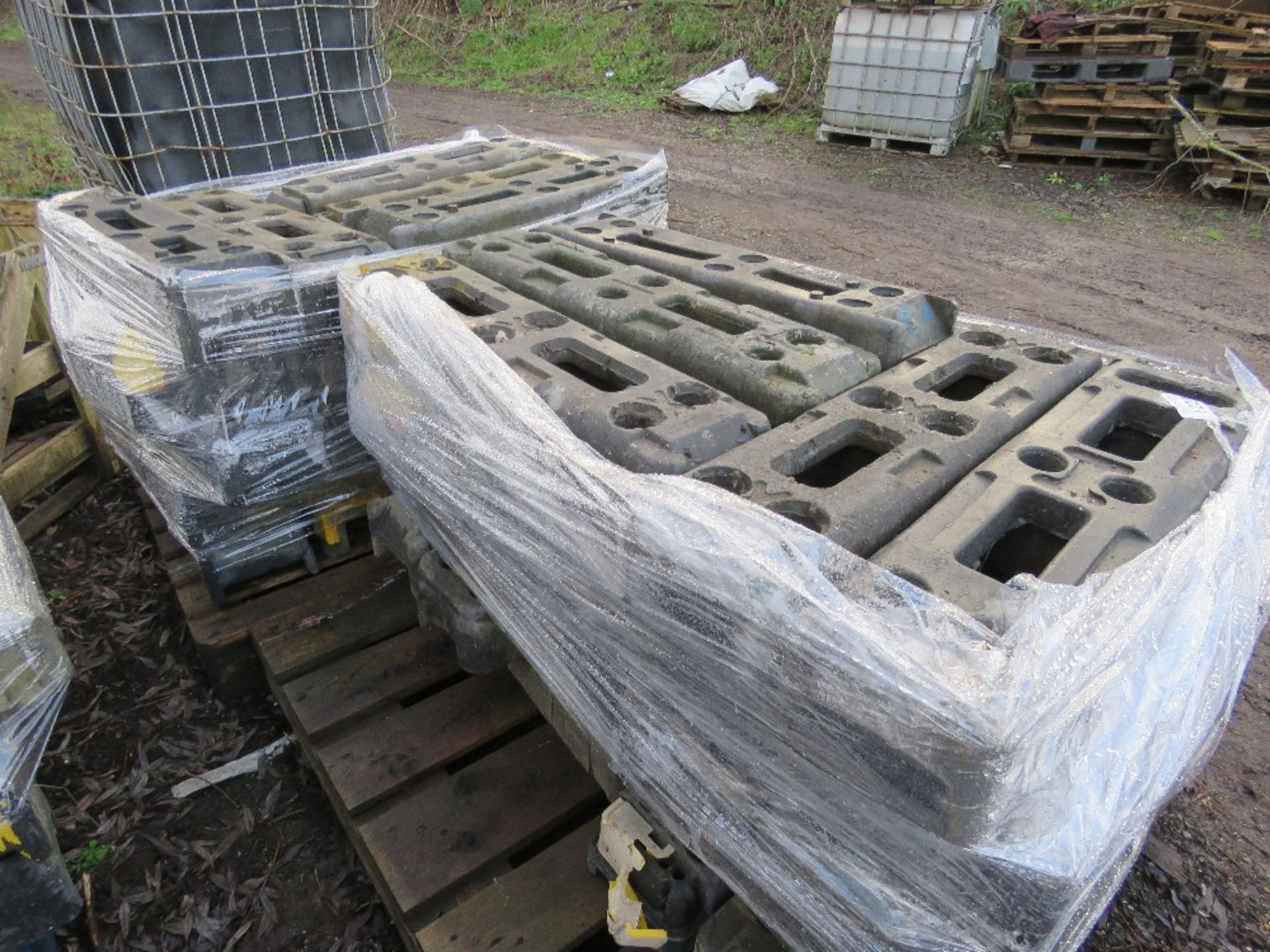 2 X PALLETS OF HERAS TYPE TEMPORARY FENCE BASES / FEET. THIS LOT IS SOLD UNDER THE AUCTIONEERS MA - Image 2 of 2