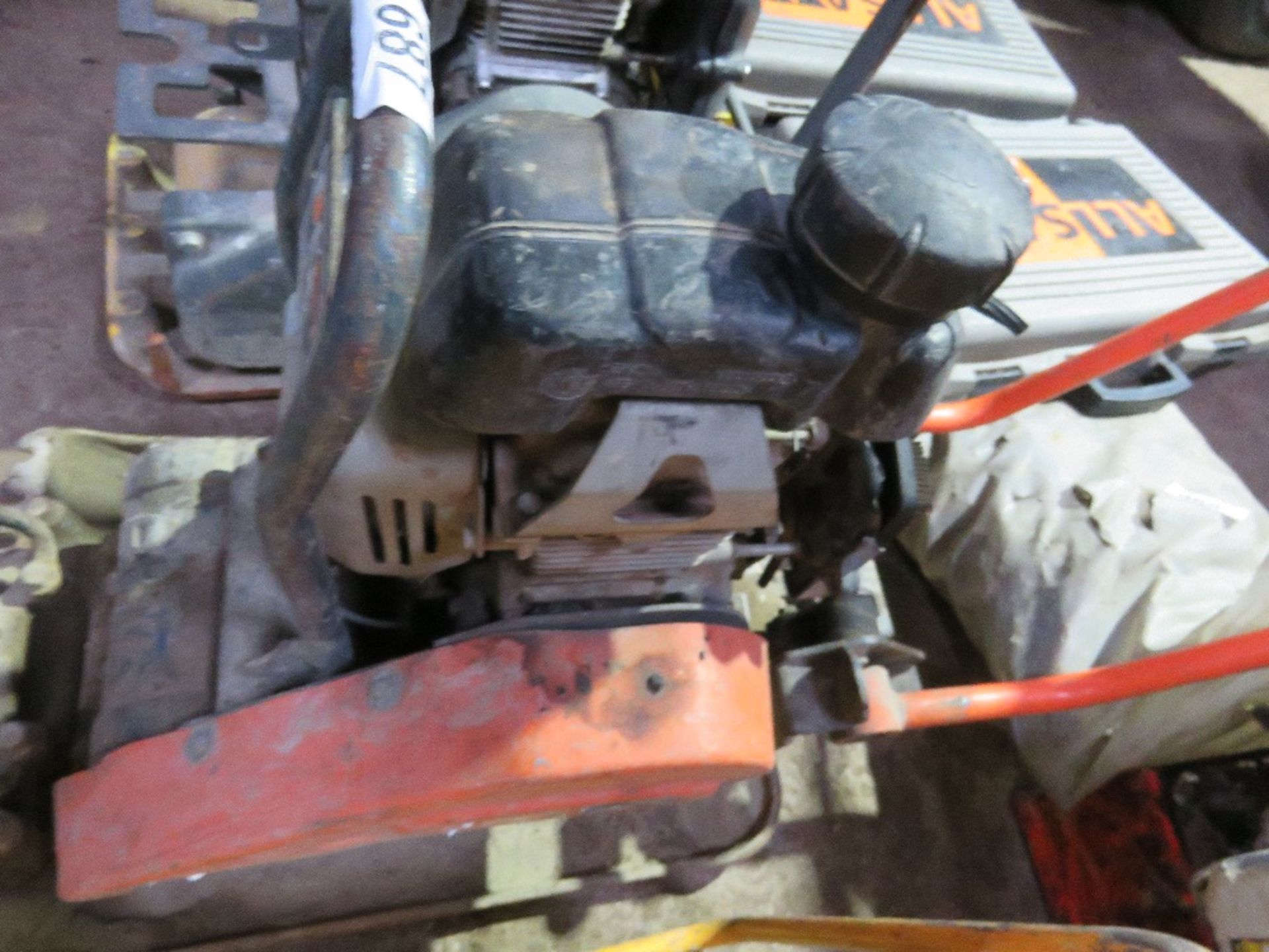 BELLE 400 PETROL ENGINED COMPACTION PLATE. THIS LOT IS SOLD UNDER THE AUCTIONEERS MARGIN SCHEME, - Image 2 of 4