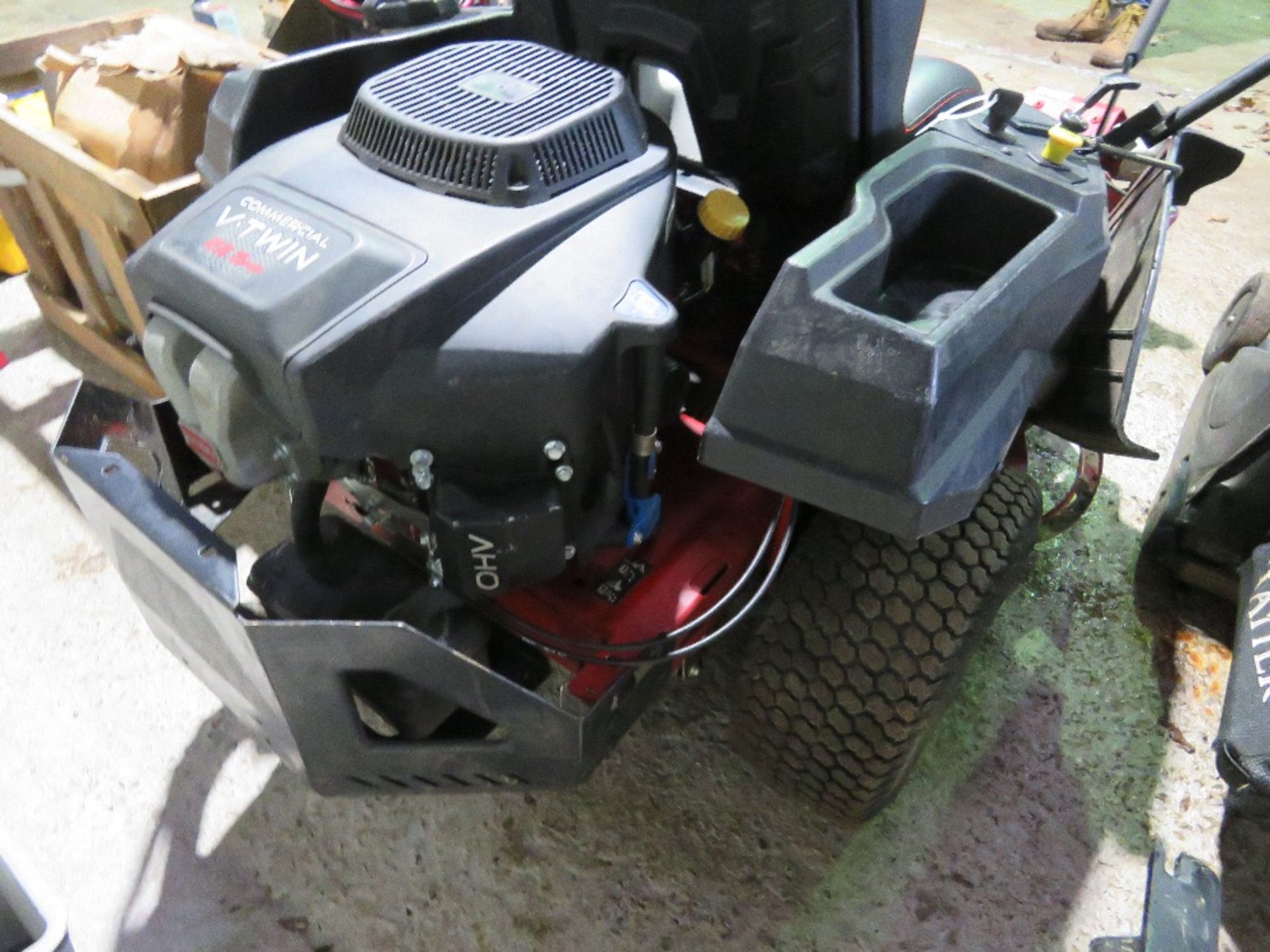 TORO TIMECUTTER ZERO TURN RIDE ON MOWER WITH 22.5HP PETROL ENGINE, YEAR 2022 BUILD. DIRECT FROM LOCA - Image 8 of 11