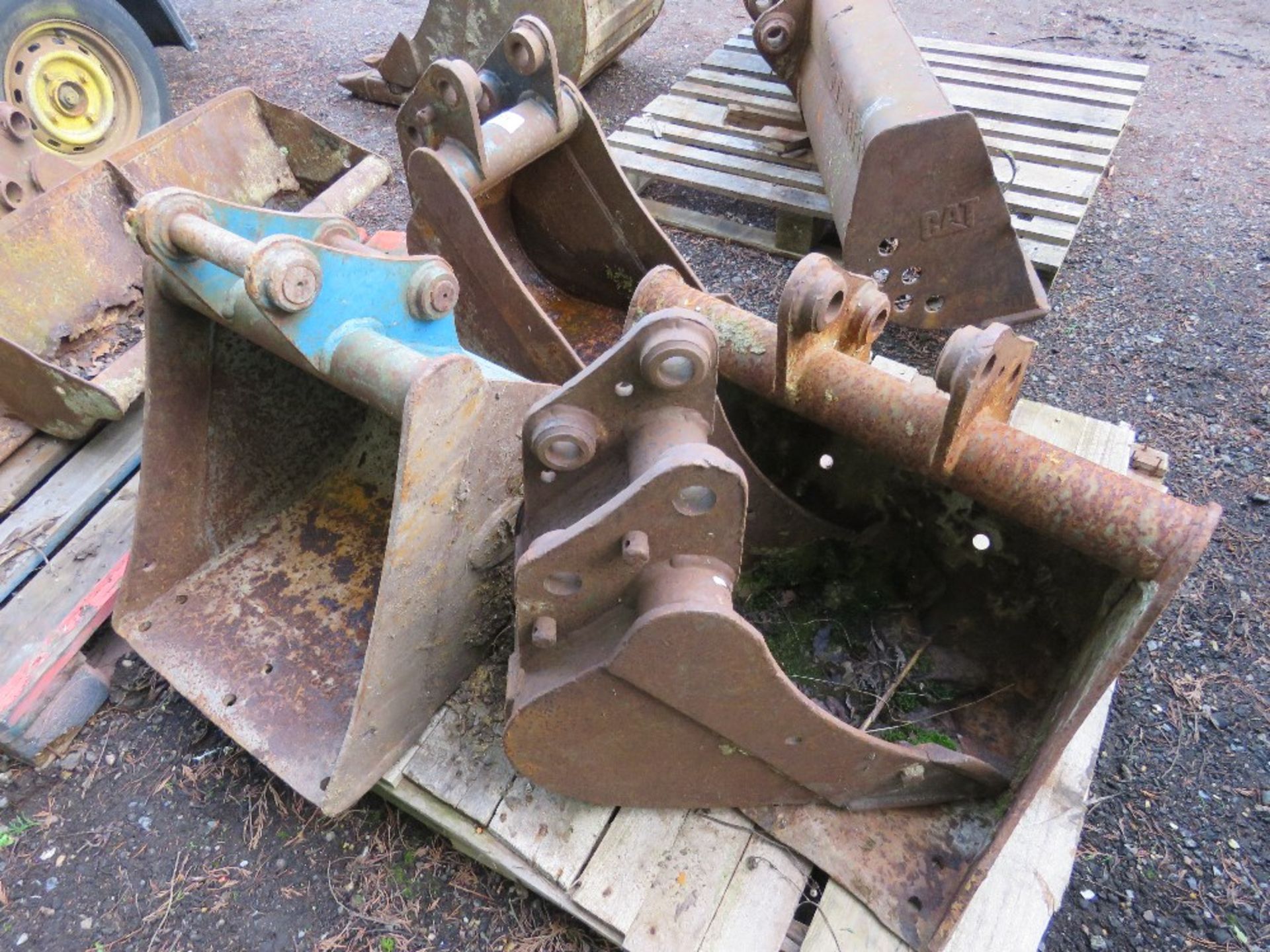 PALLET OF 4 X ASSORTED MINI EXCAVATOR BUCKETS, 30 & 35MM PINS. THIS LOT IS SOLD UNDER THE AUCTION - Image 2 of 3